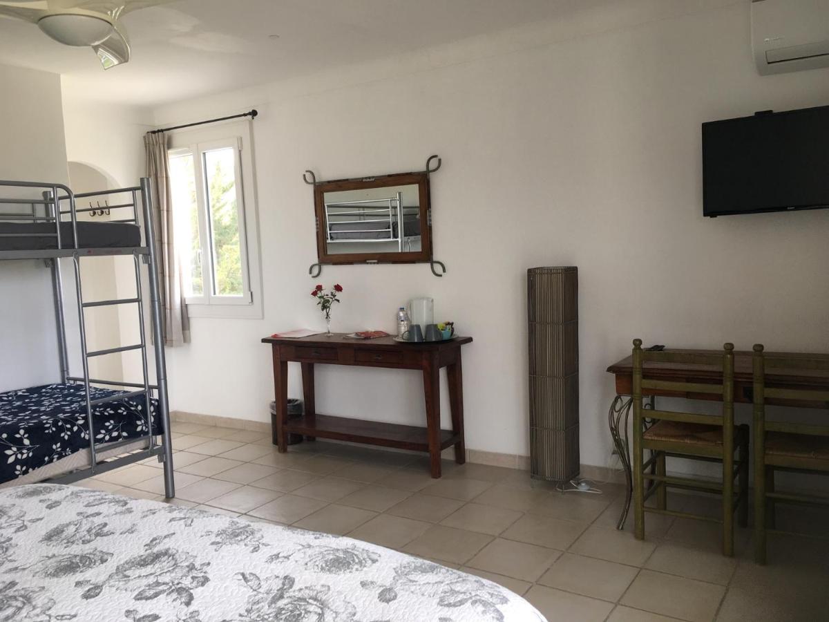 Family Room with Balcony photo 3