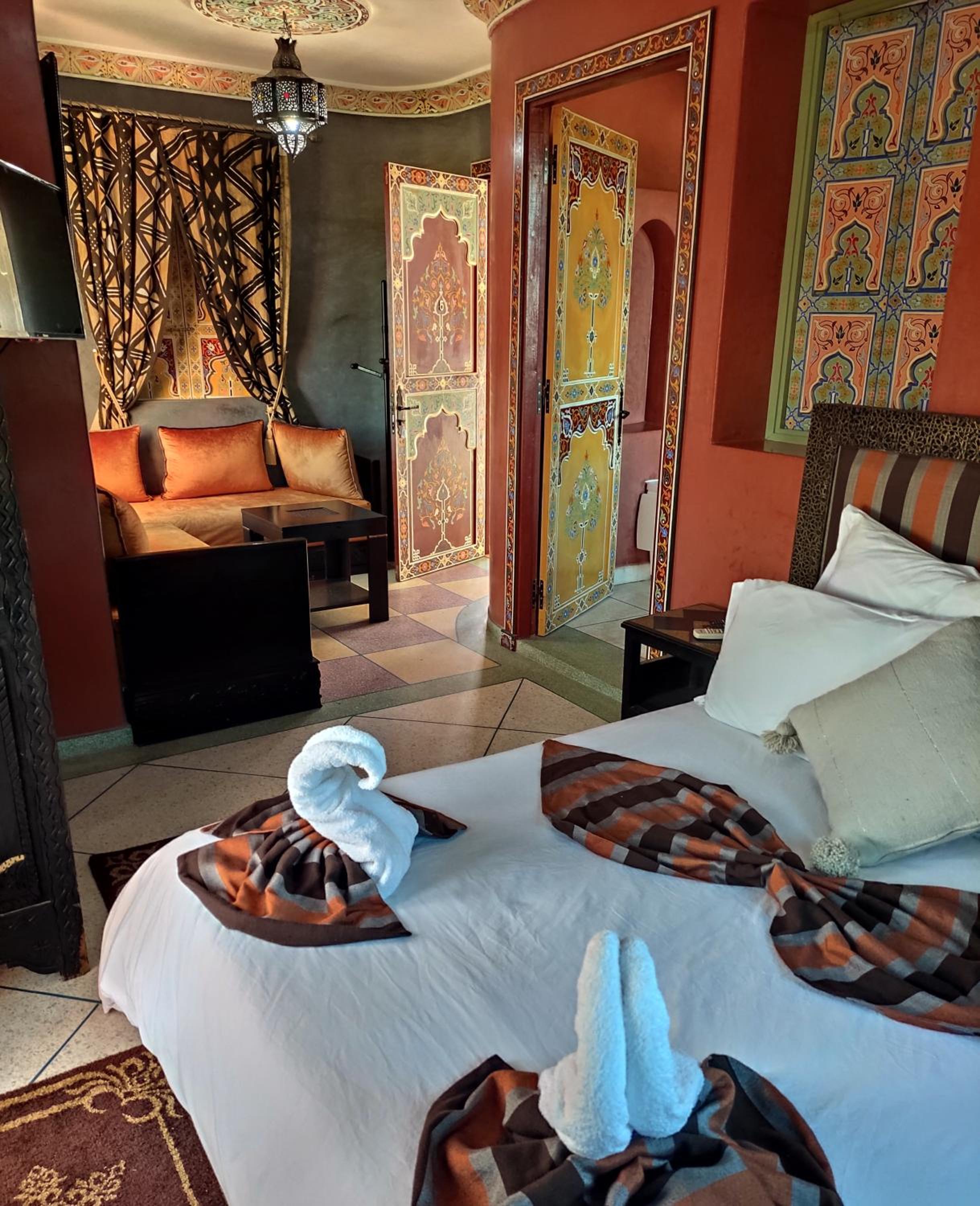 Suite with Pool View - Photo 5