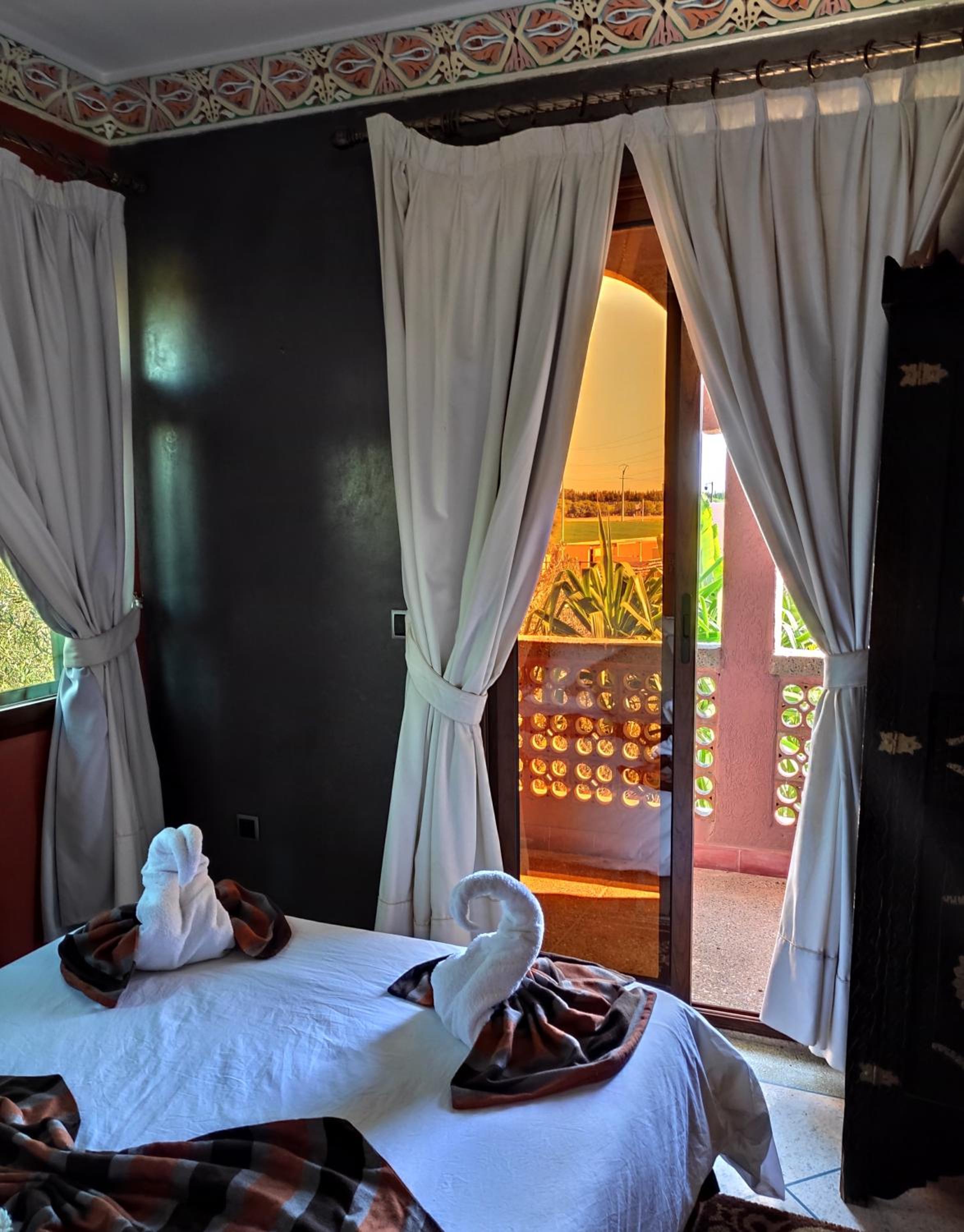 Suite with Pool View - Photo 8