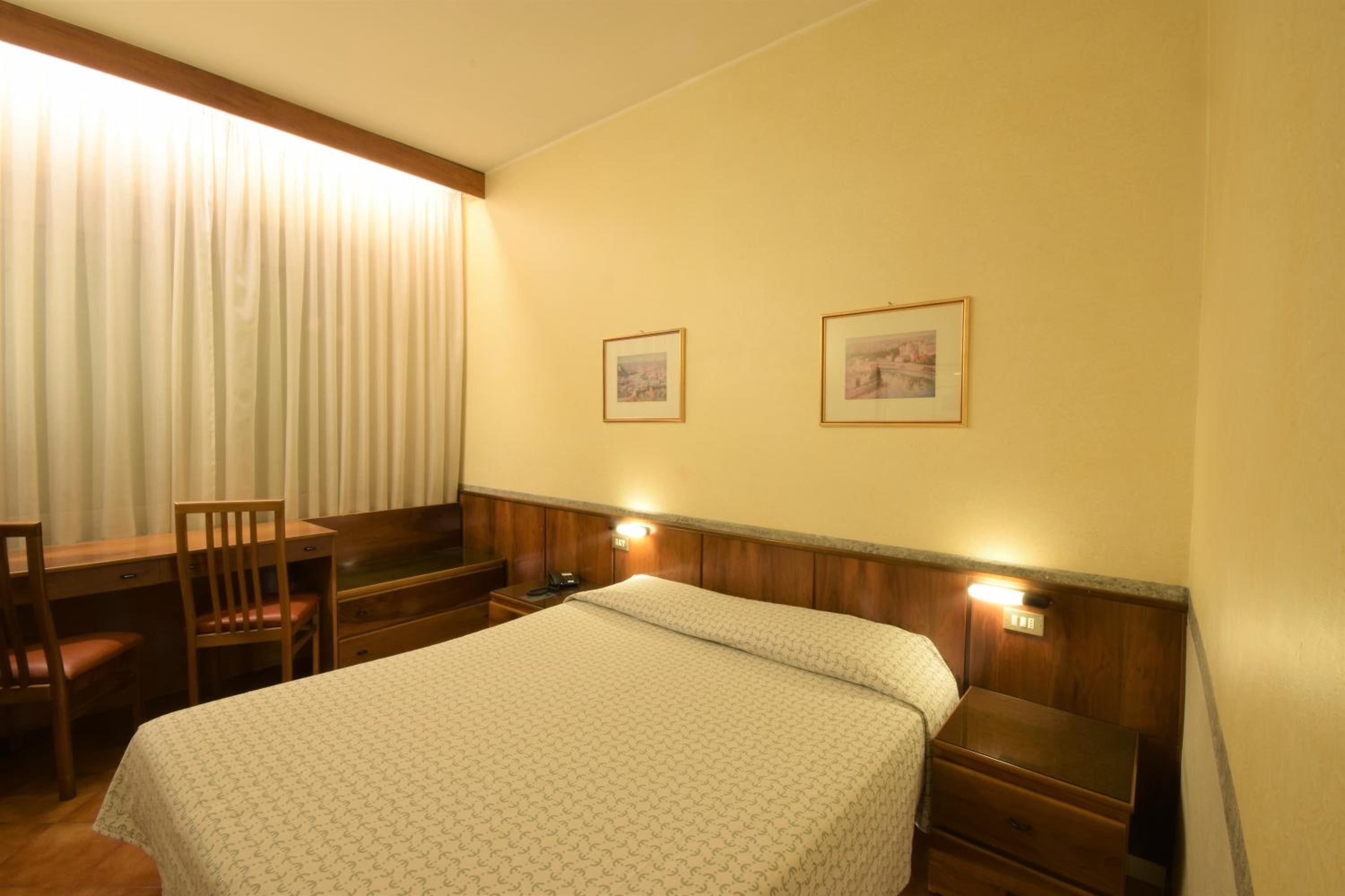 Double Room - Photo 5
