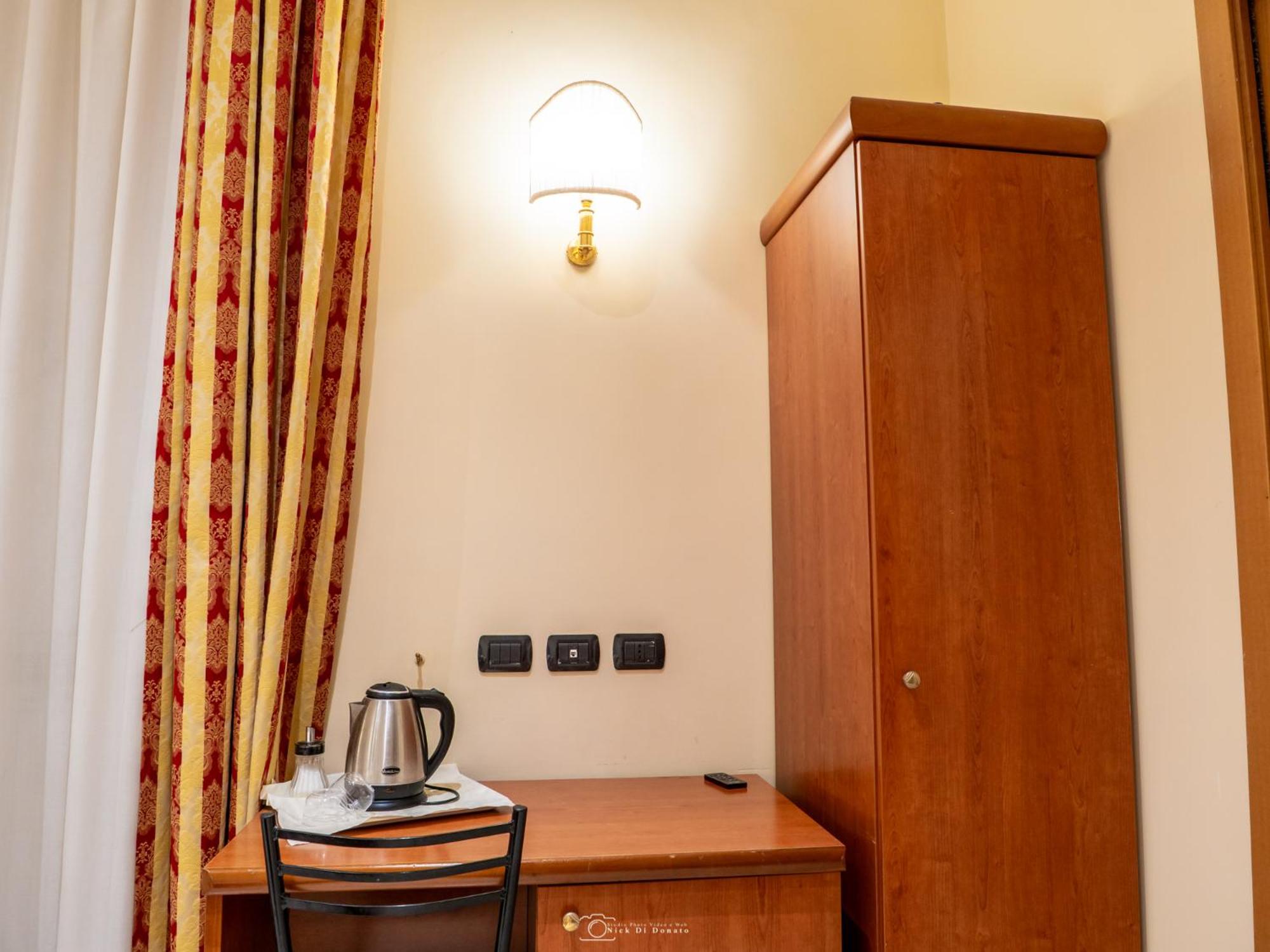 Single Room photo 1