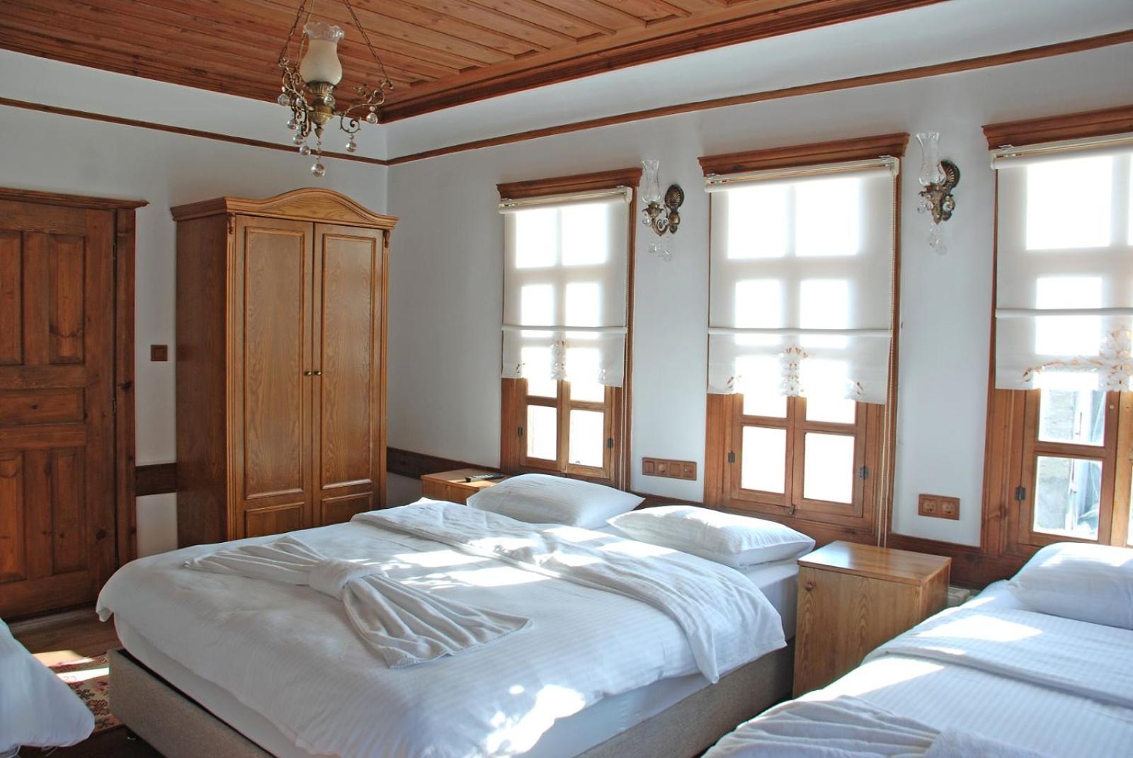 Standard Double Room - Photo 7