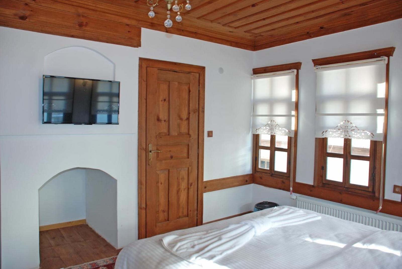 Standard Double Room - Photo 6