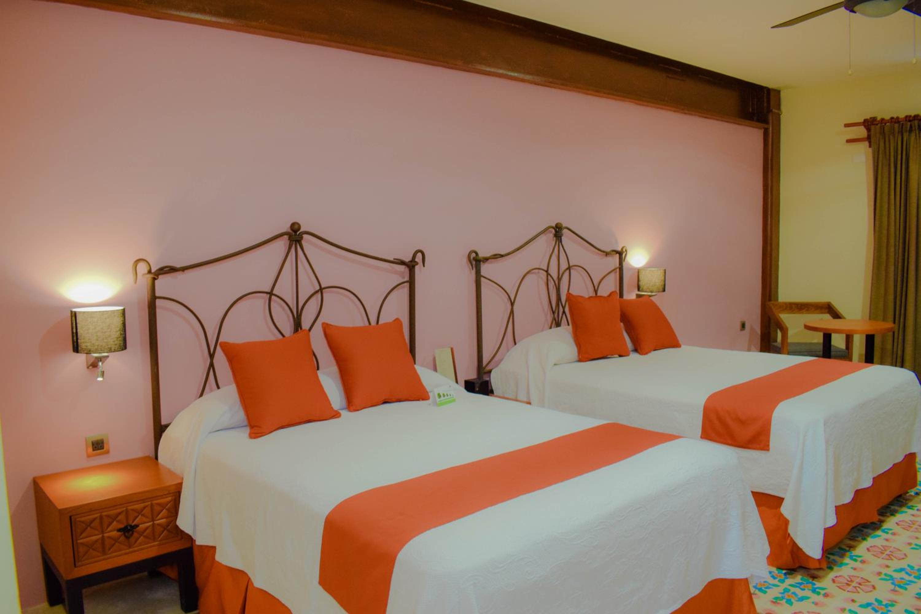 Deluxe Double Room with Balcony - Photo 6