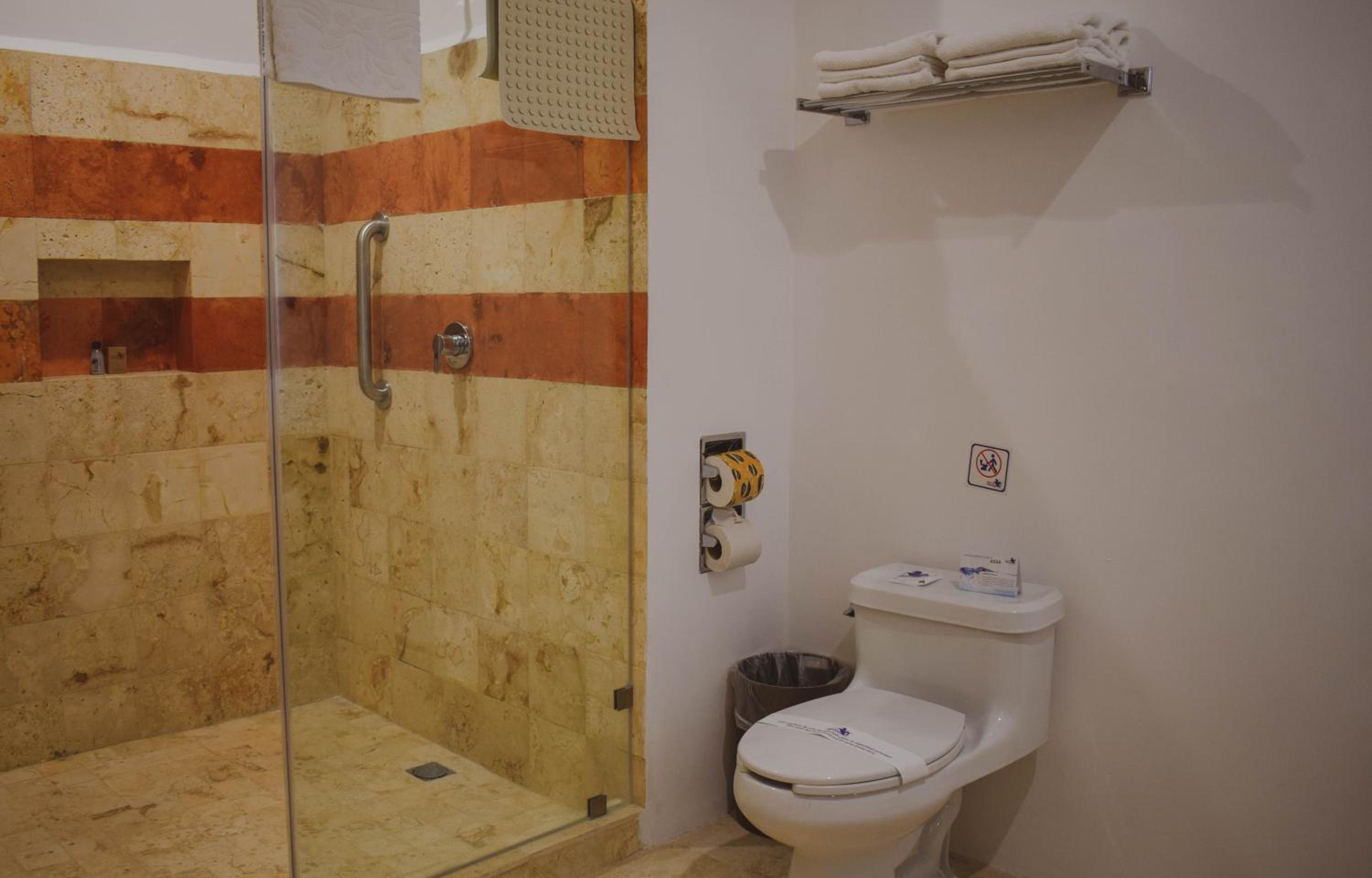 Deluxe Double Room with Balcony - Photo 4