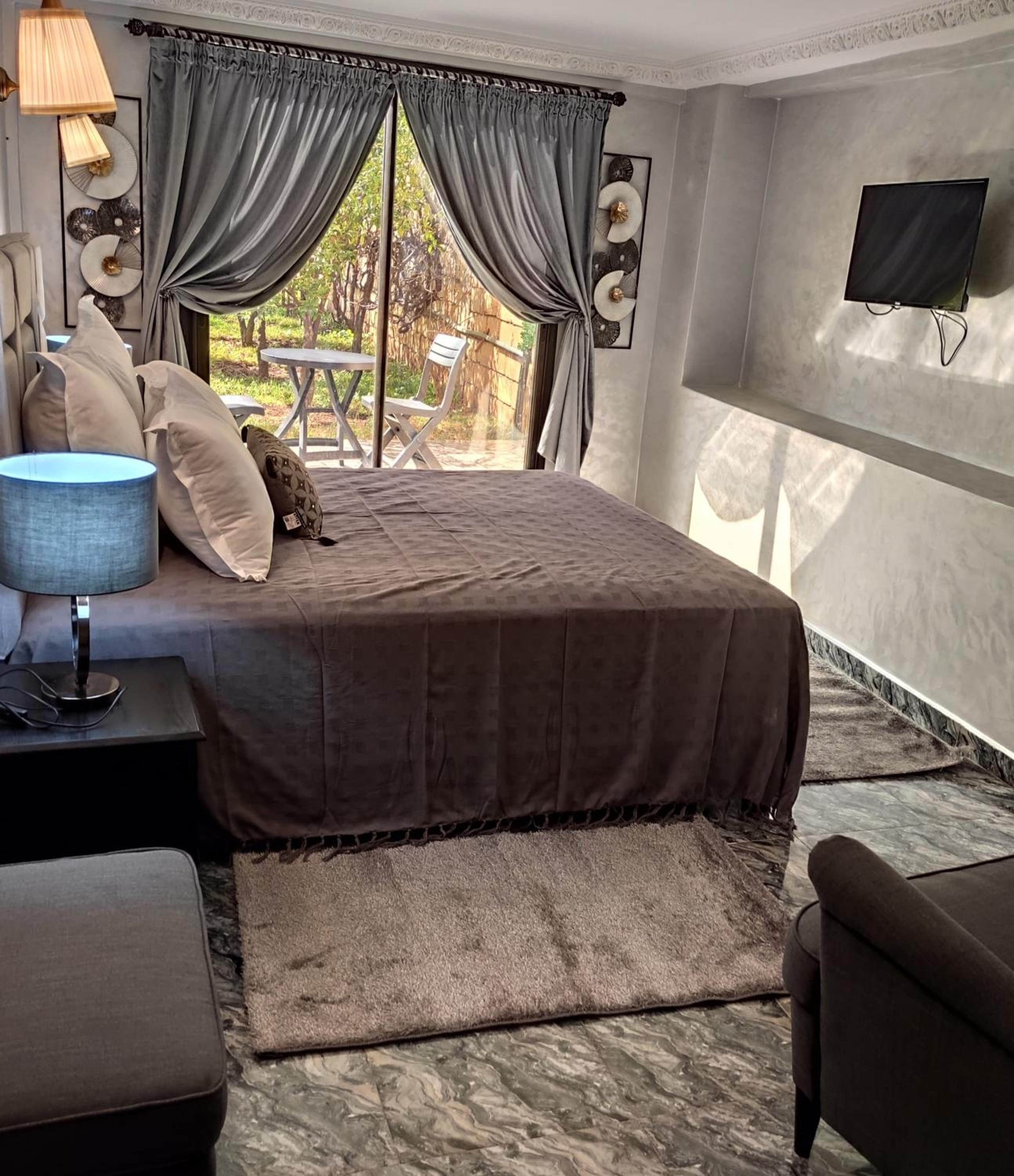 Suite with Terrace - Photo 2