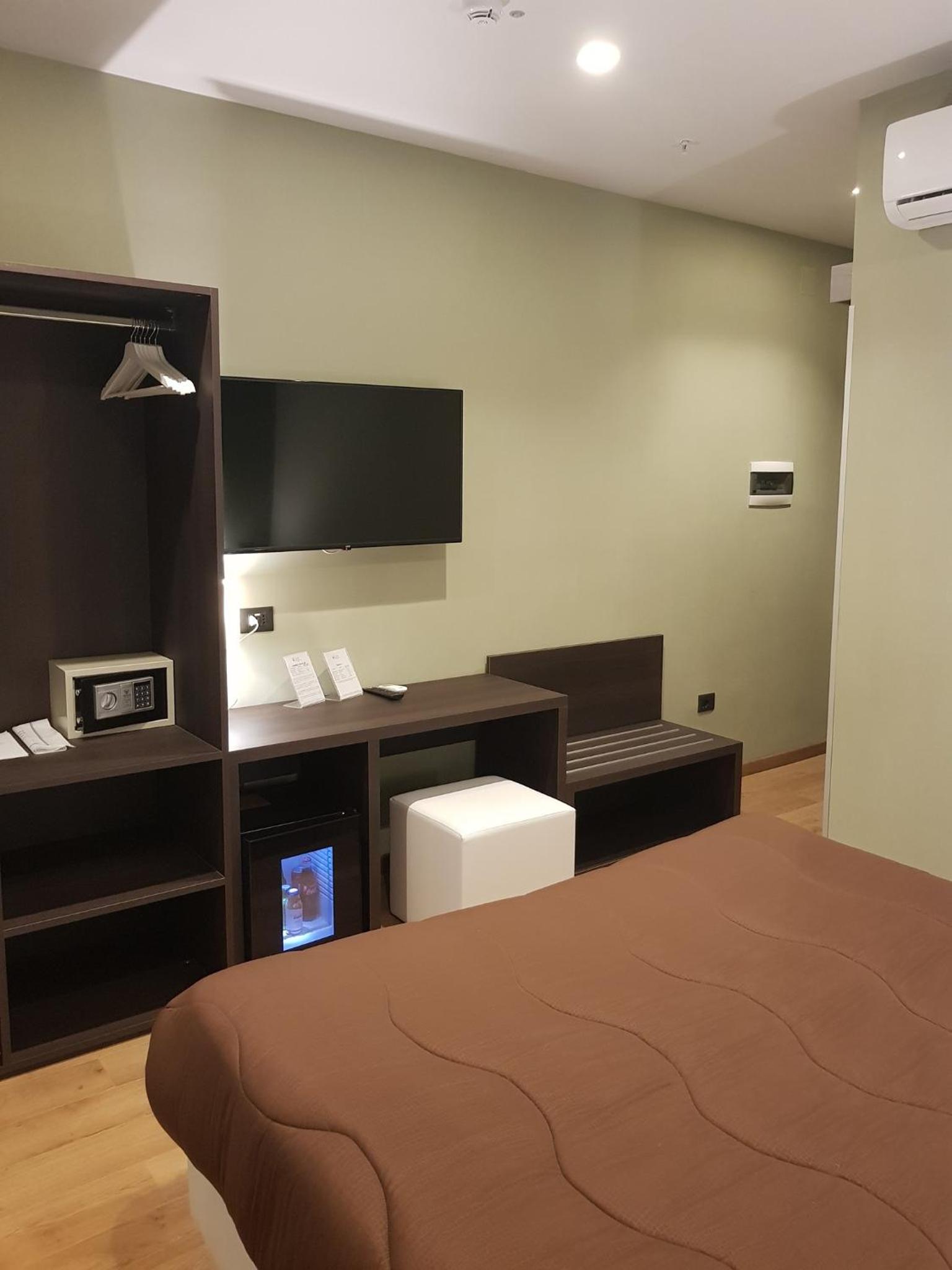 Triple Room - Photo 9
