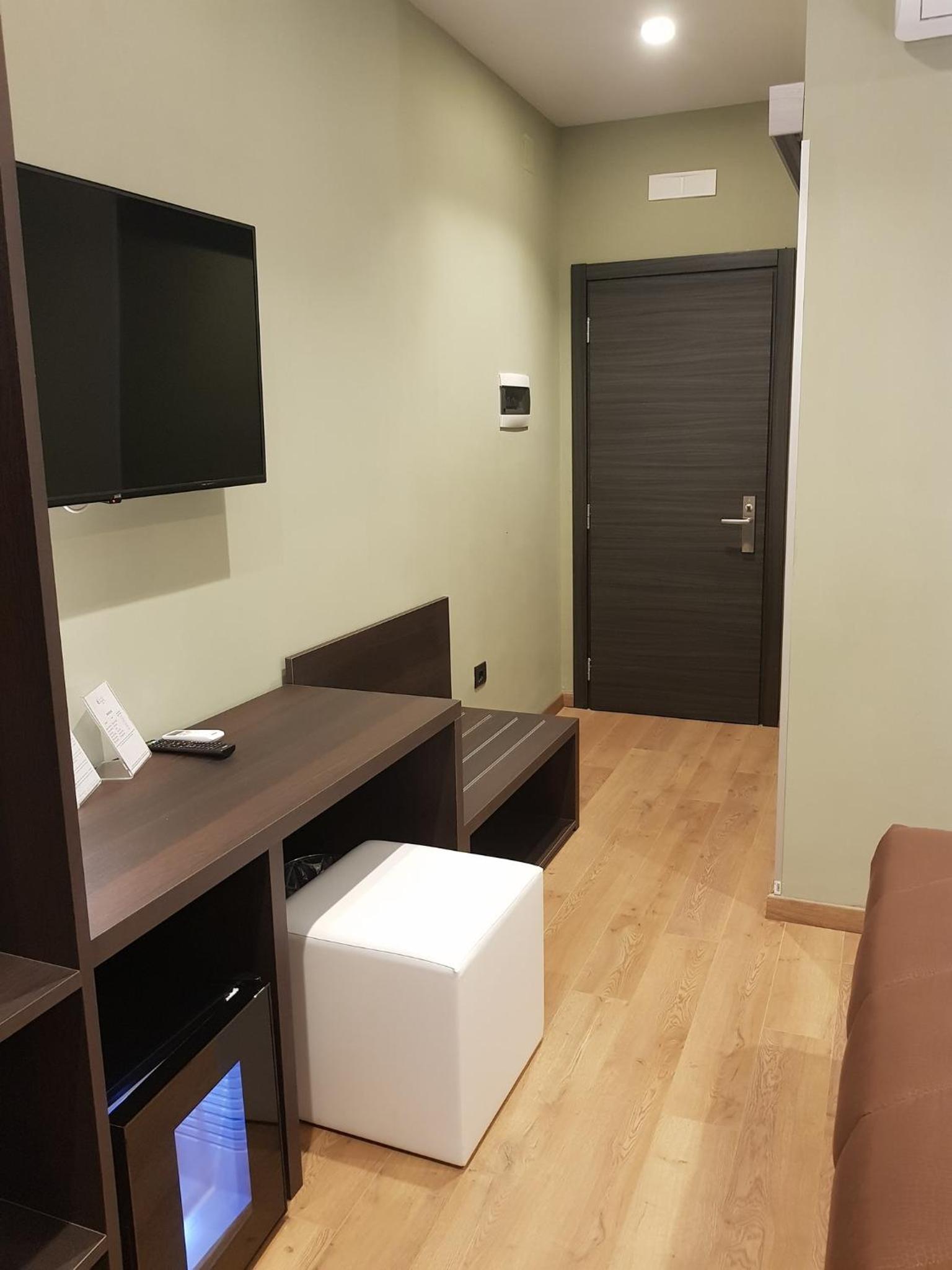 Standard Double Room - Photo 6