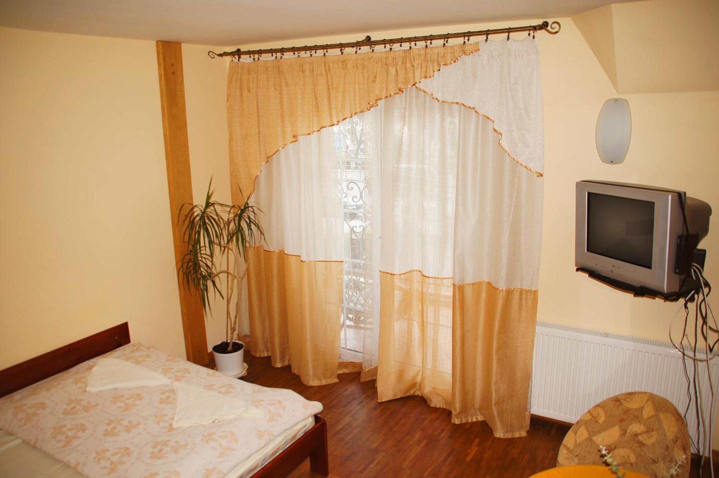 Double Room with Balcony - Photo 4