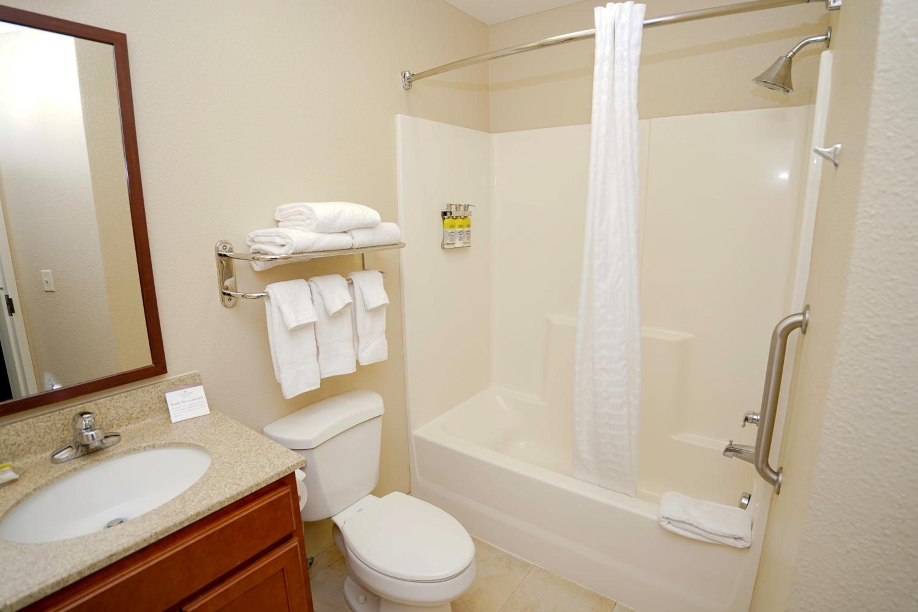 Studio Queen Suite - Photo 3
