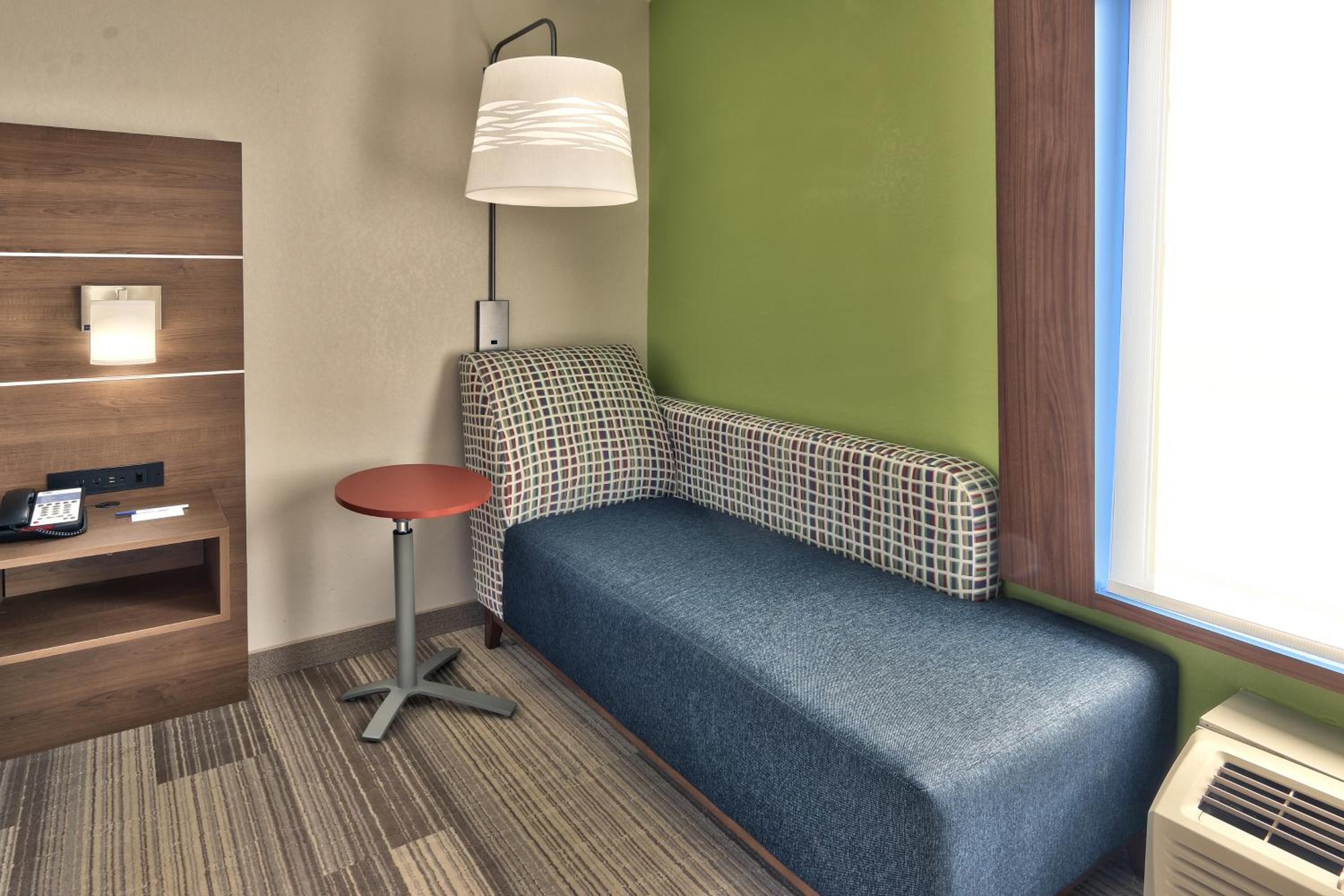 King Suite - Disability Access - Photo 1