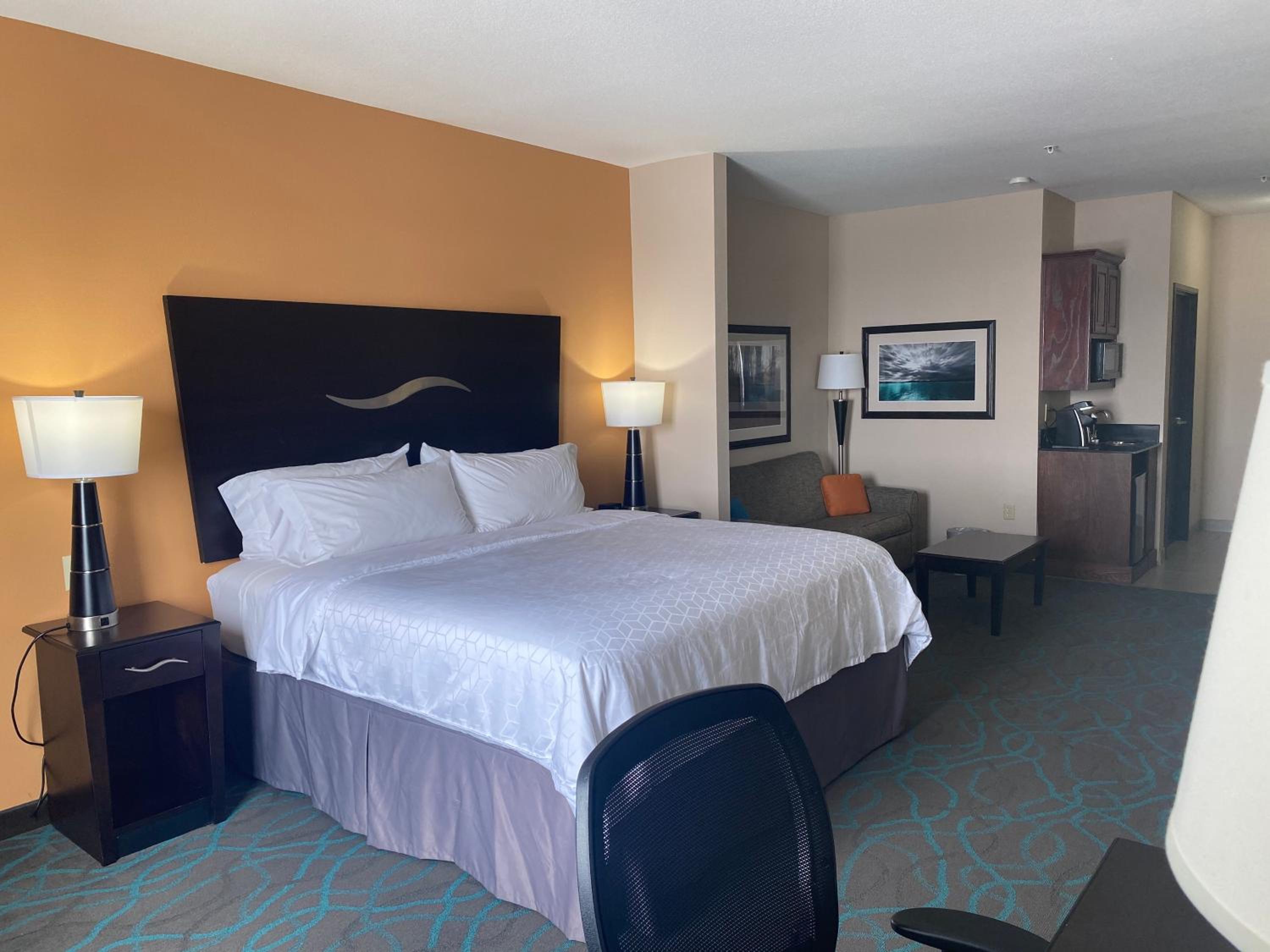 King Suite - Photo 2