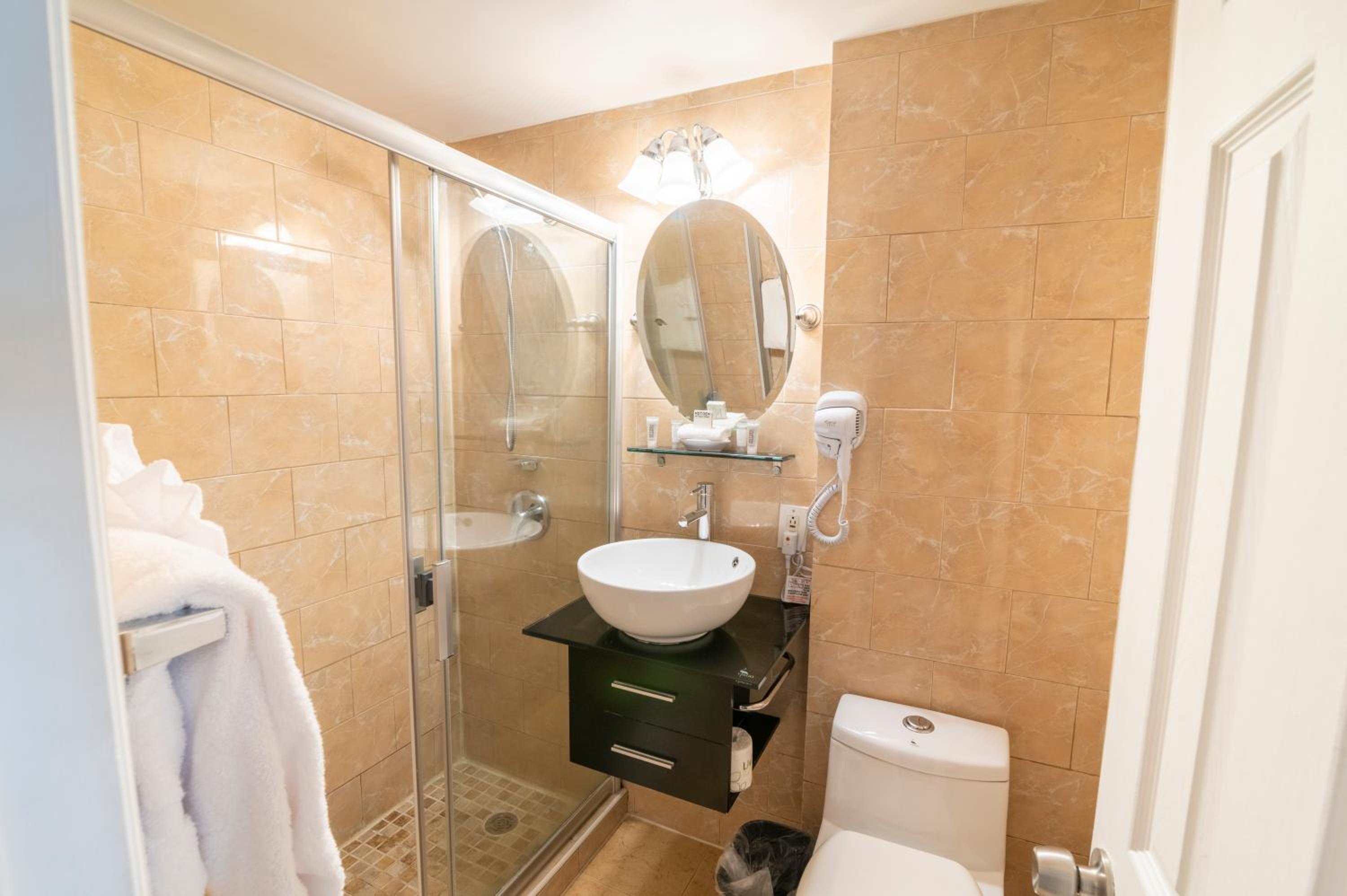 Deluxe Double Room - Photo 8