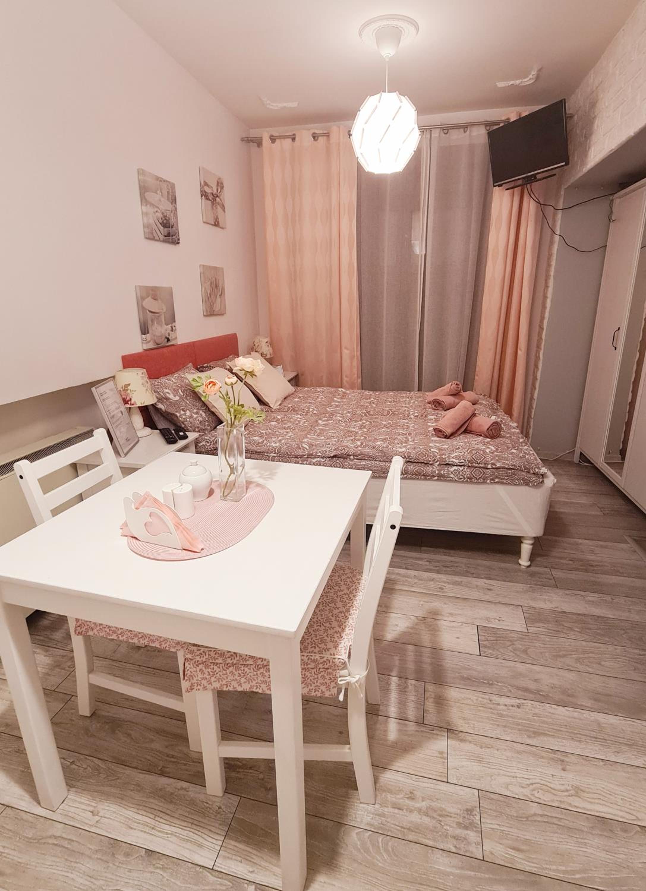 Studio Apartment - Photo 8