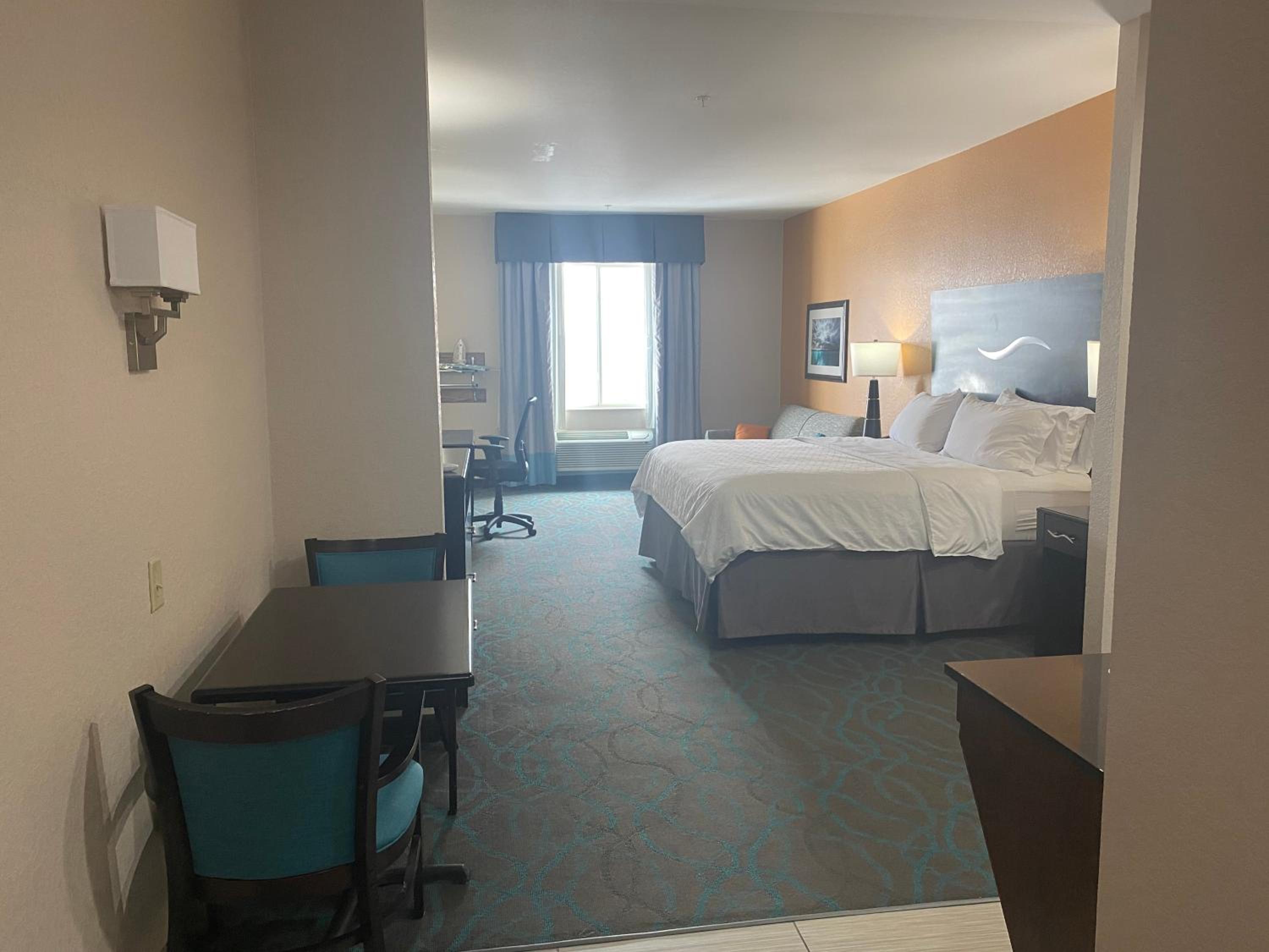 Suite With Two Queen Beds And Mobility Accessible Tub - Non-Smoking - Photo 3