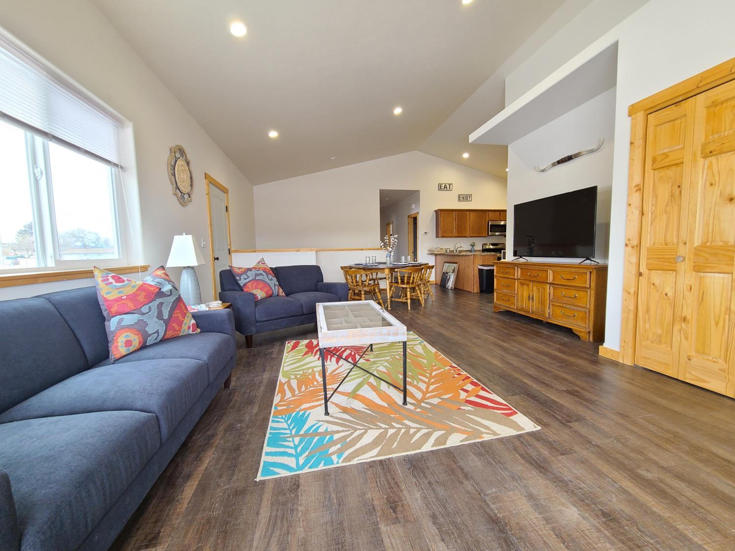 Five-Bedroom House photo 1