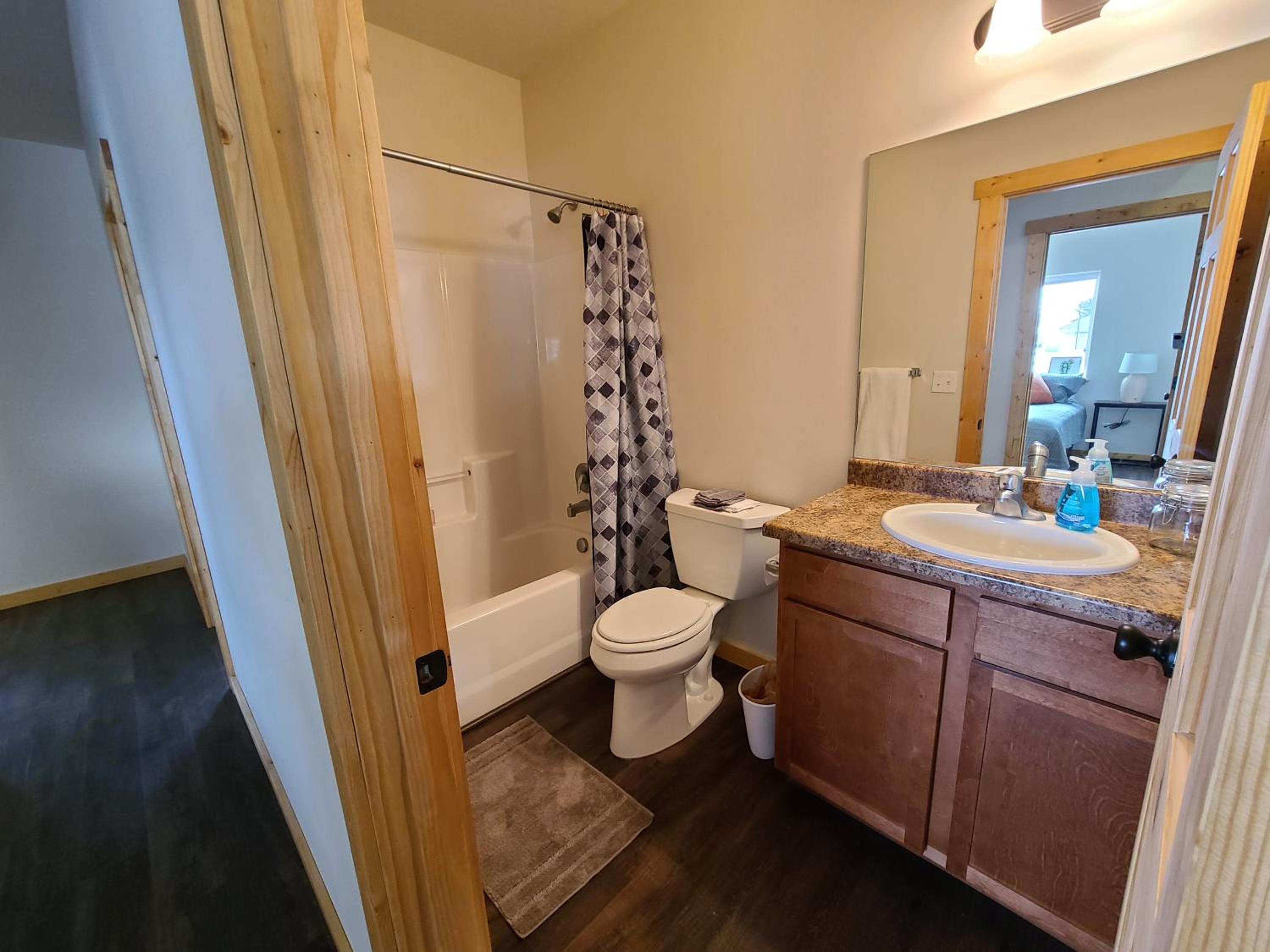 Five-Bedroom House photo 3