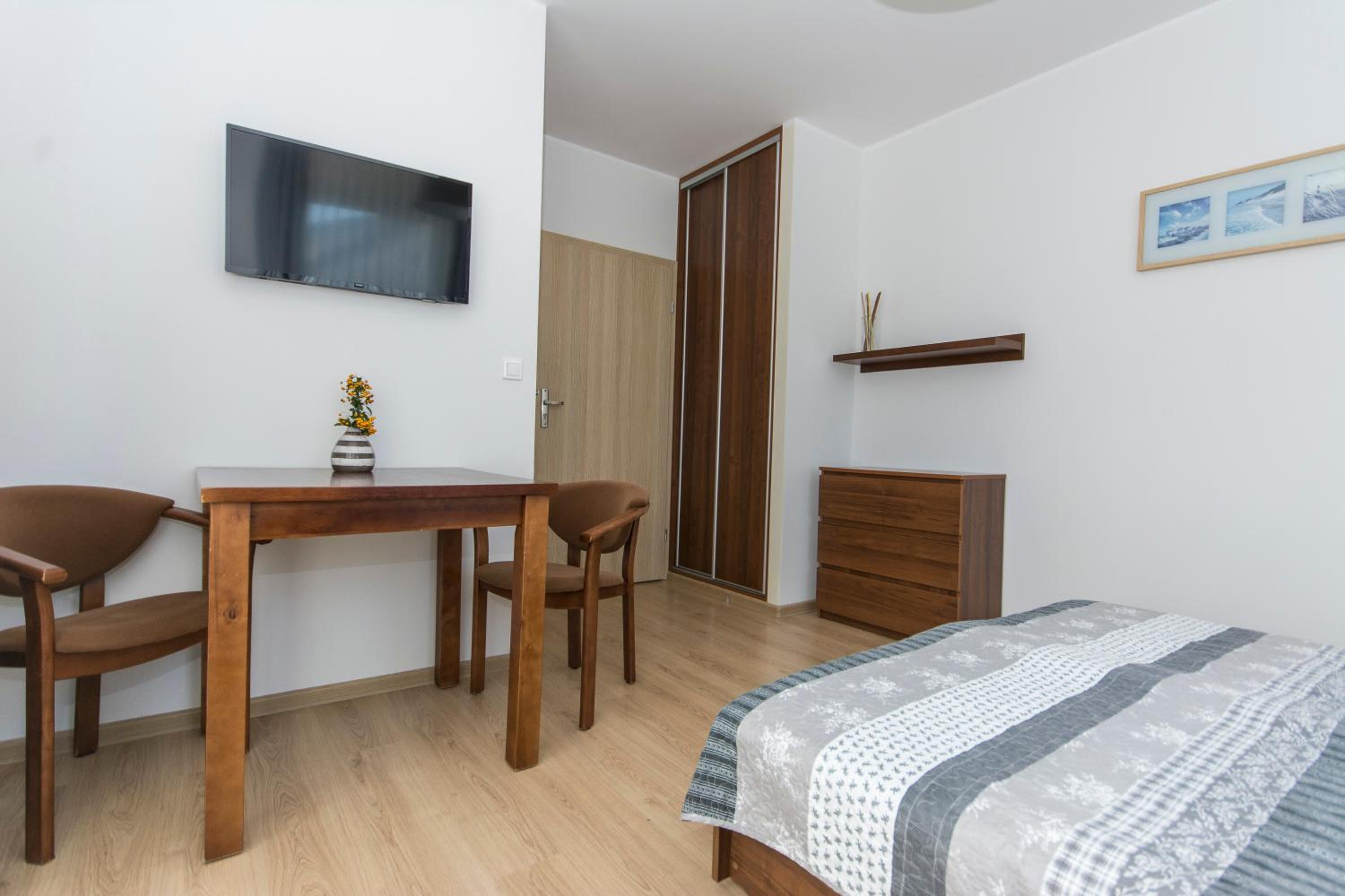 Double Room with Balcony (2 Adults + 1 Child) photo 2