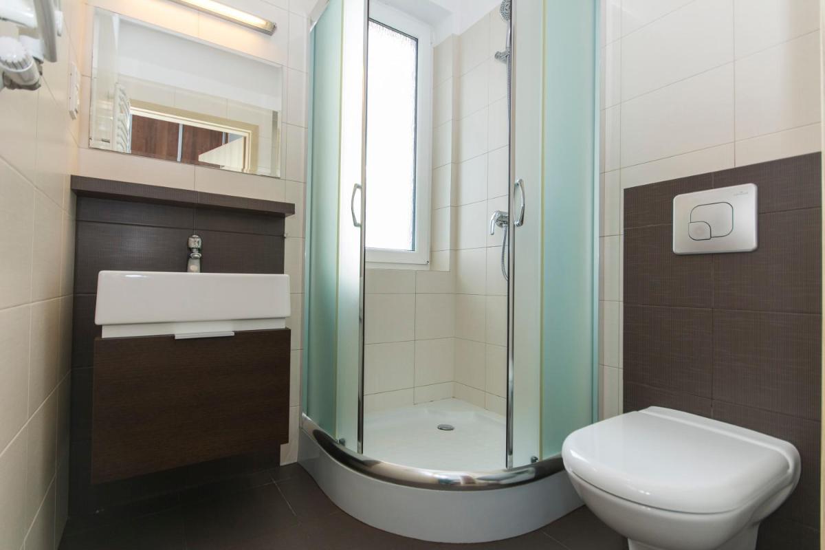 Double Room with Balcony (2 Adults + 1 Child) photo 3