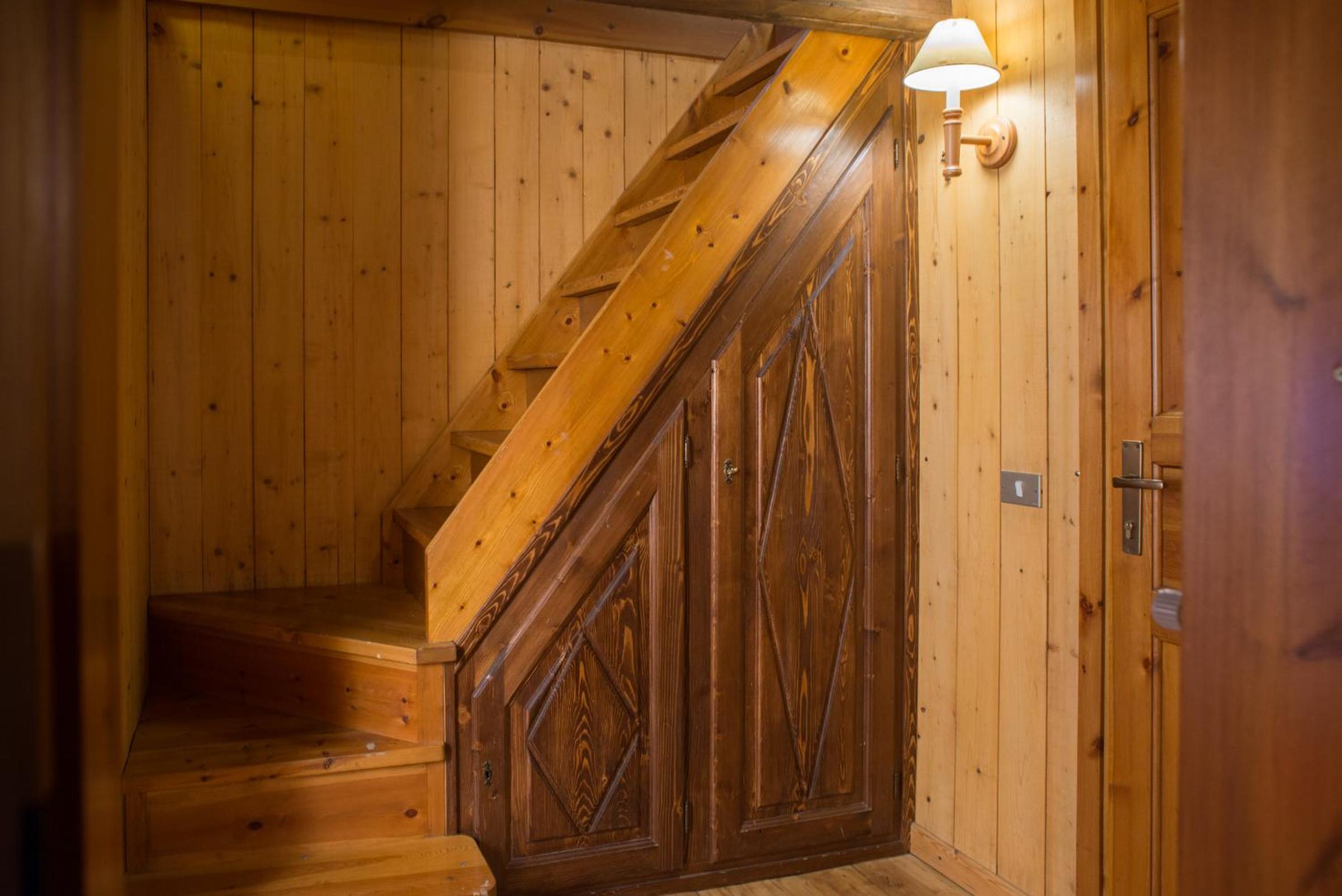 One-Bedroom Apartment - Split Level photo 1