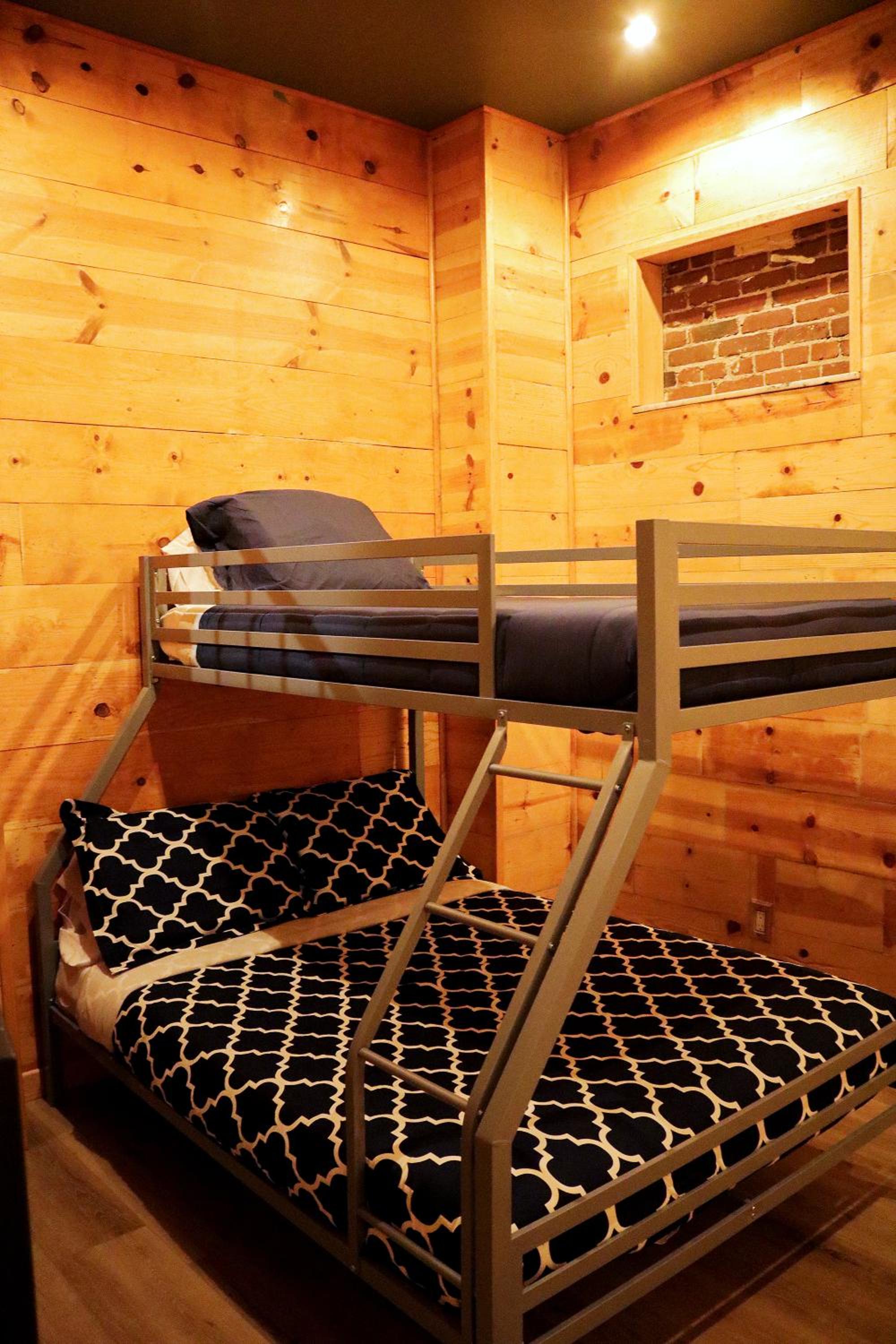 Deluxe Tri-Level Cabin, Non-Smoking photo 2