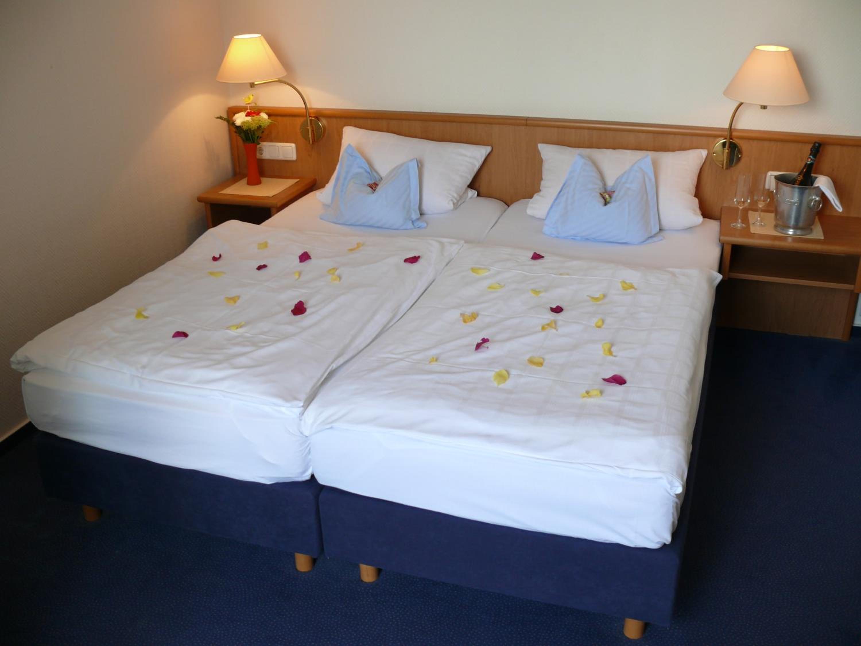 Double Room with Balcony - Photo 4