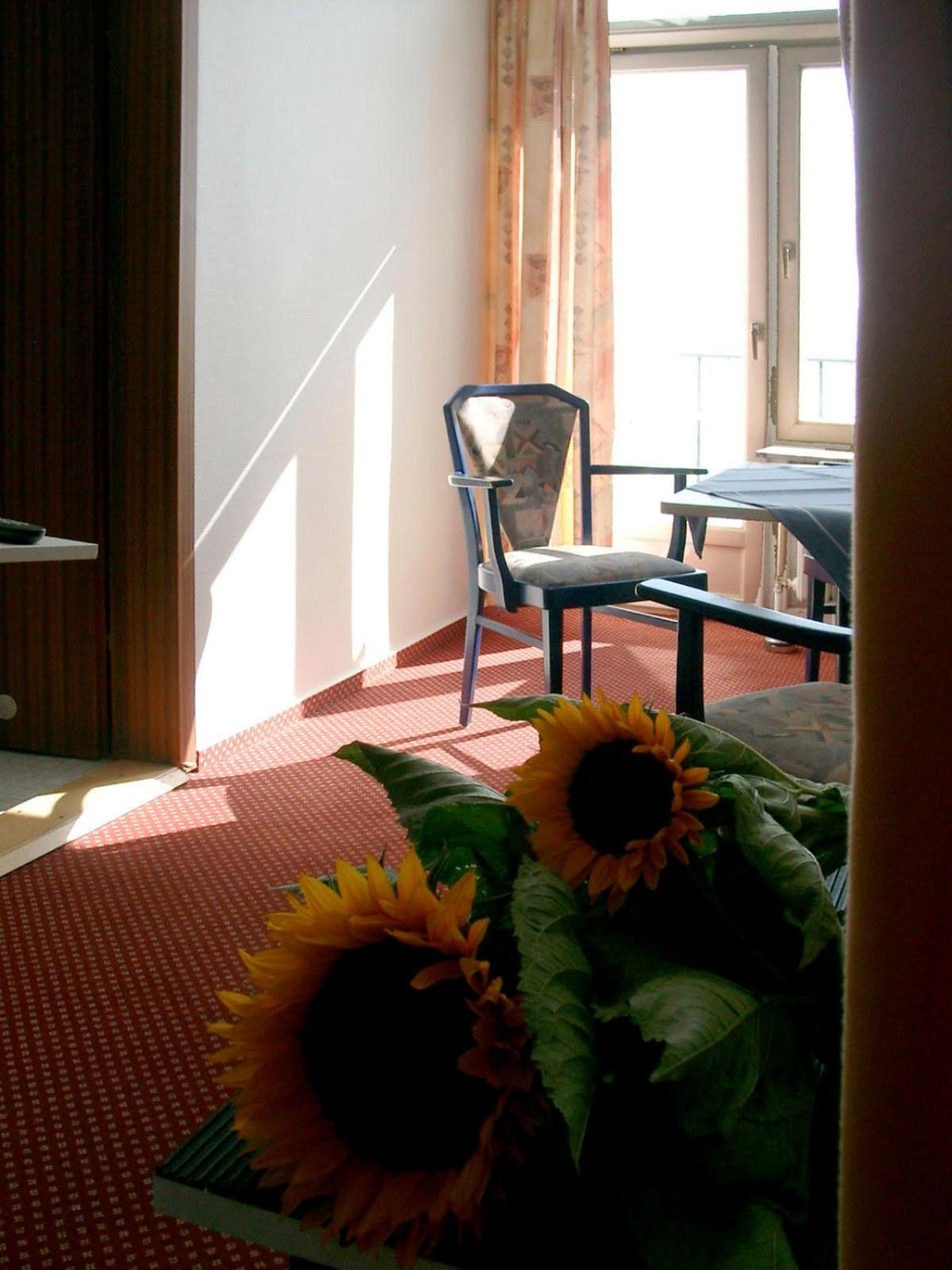 Double Room with Balcony - Photo 3