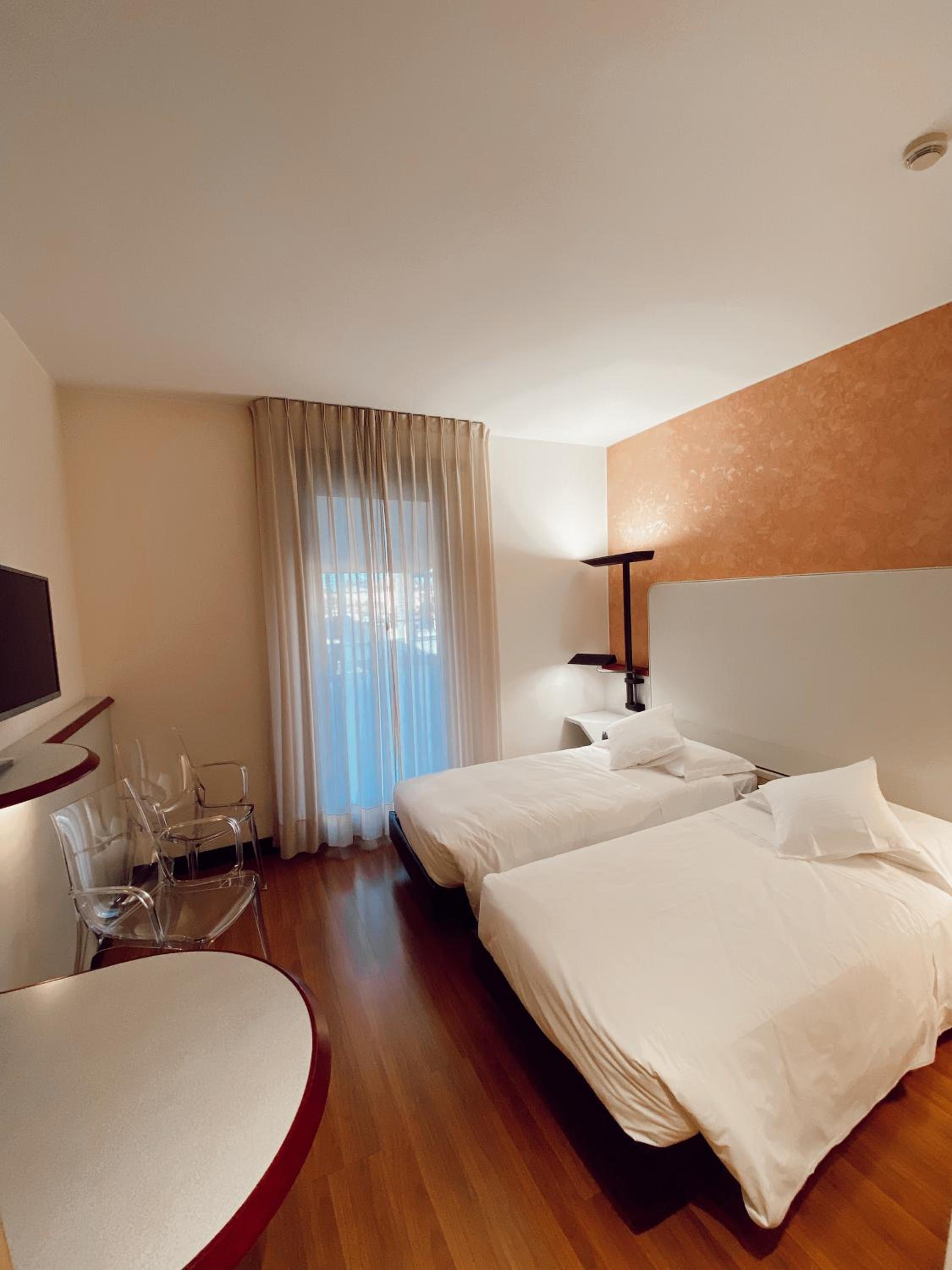 Standard Twin Room - Photo 1