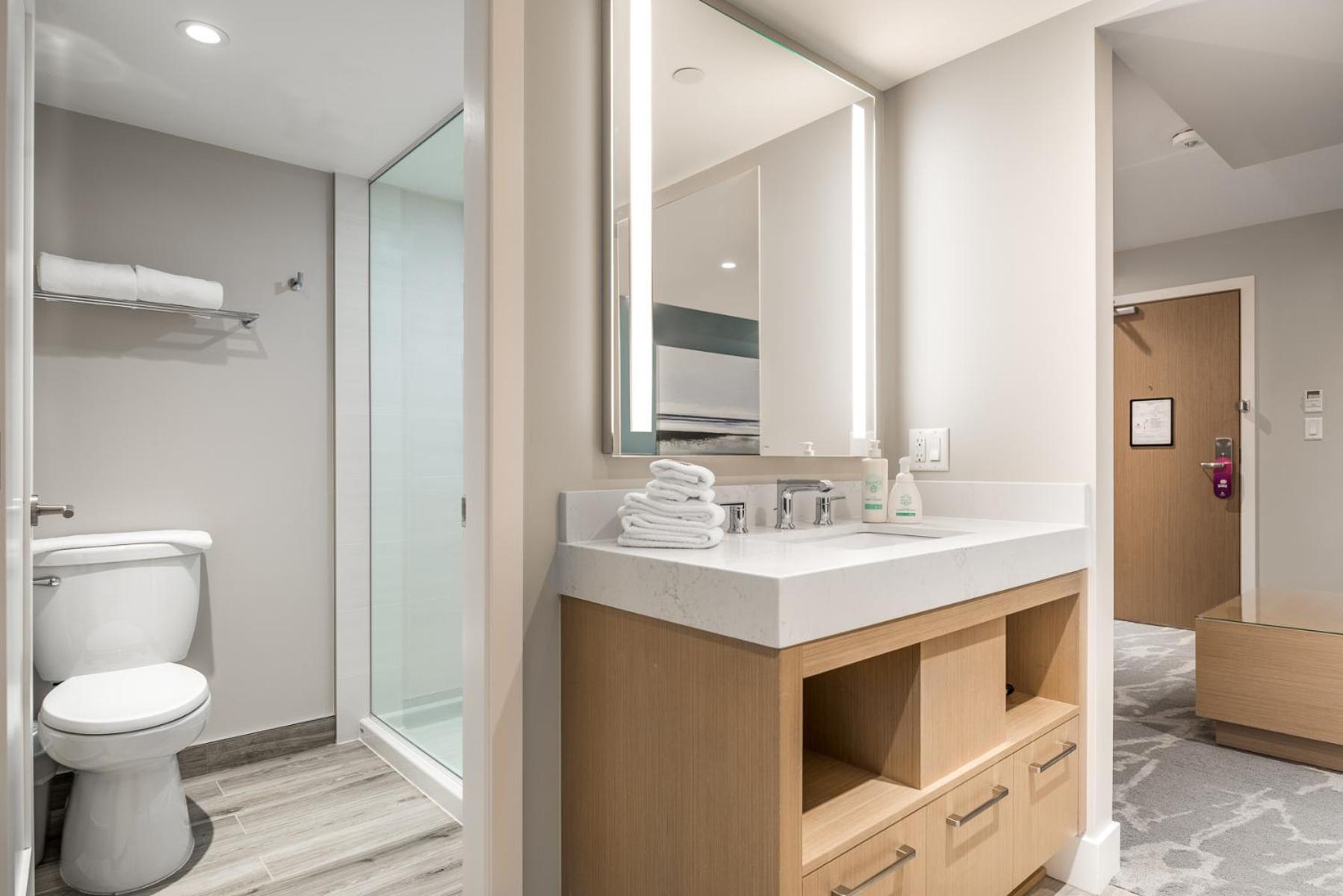 Coast King Suite photo 3