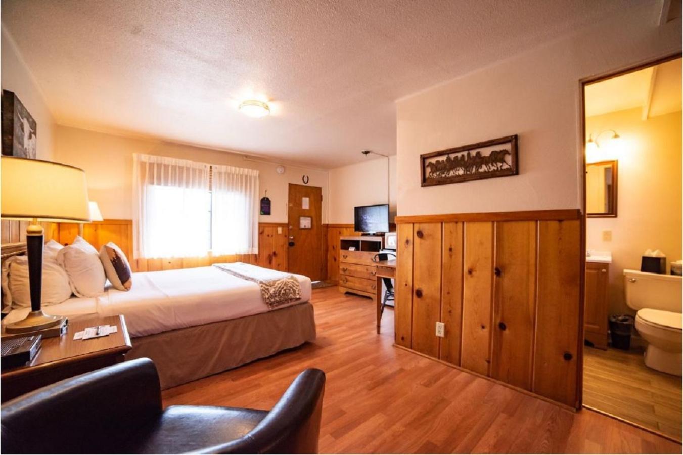 Queen Room - Photo 6