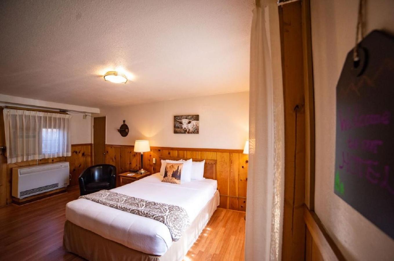 Queen Room - Photo 7