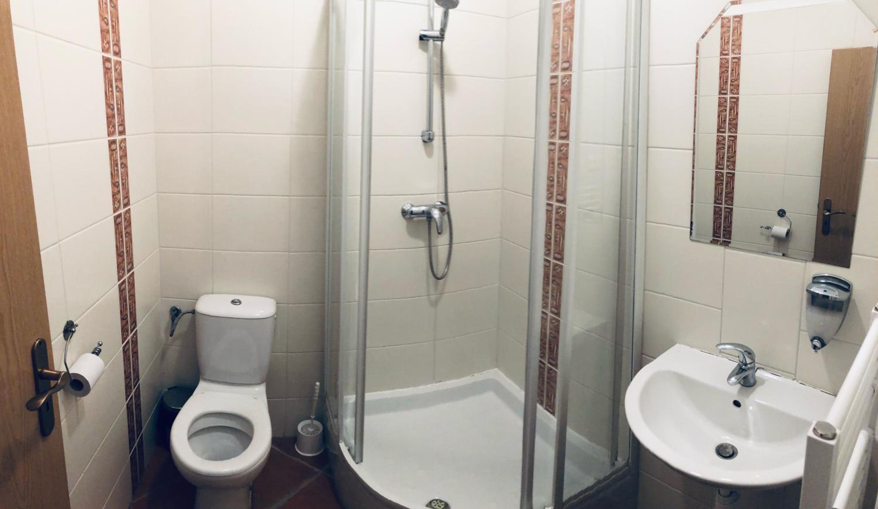 Family Room with Private Bathroom photo 2
