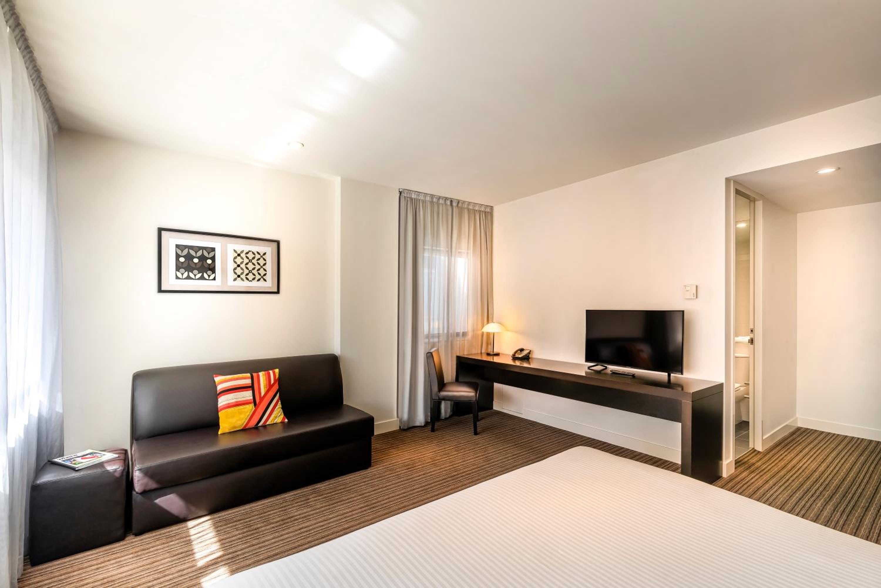 Premier King Room - Photo 4