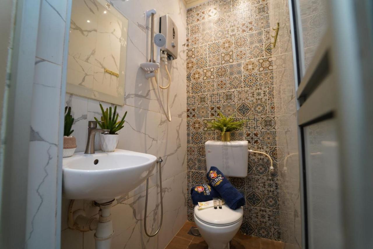Twin Room with Private Bathroom