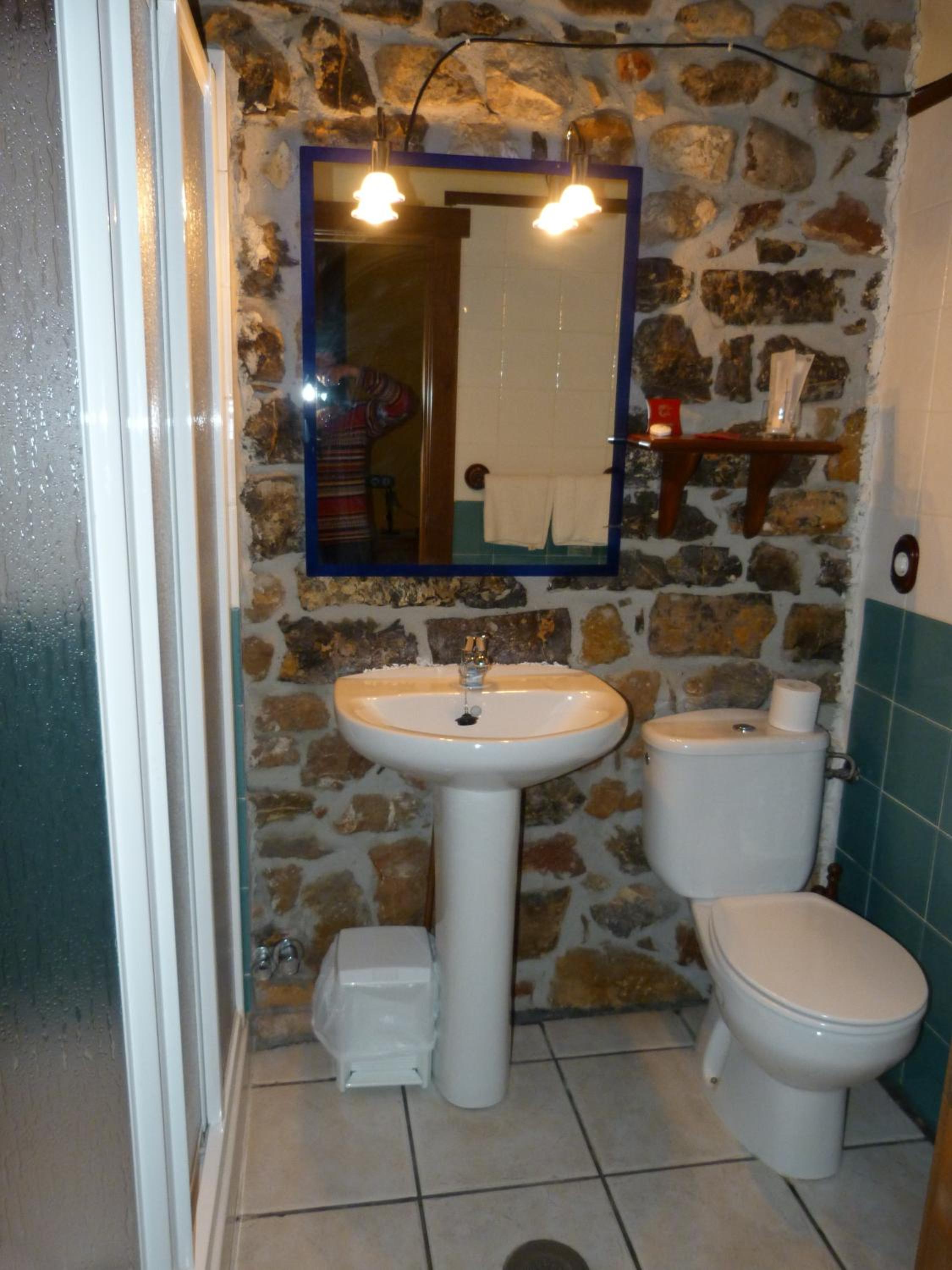 Double or Twin Room - Photo 16
