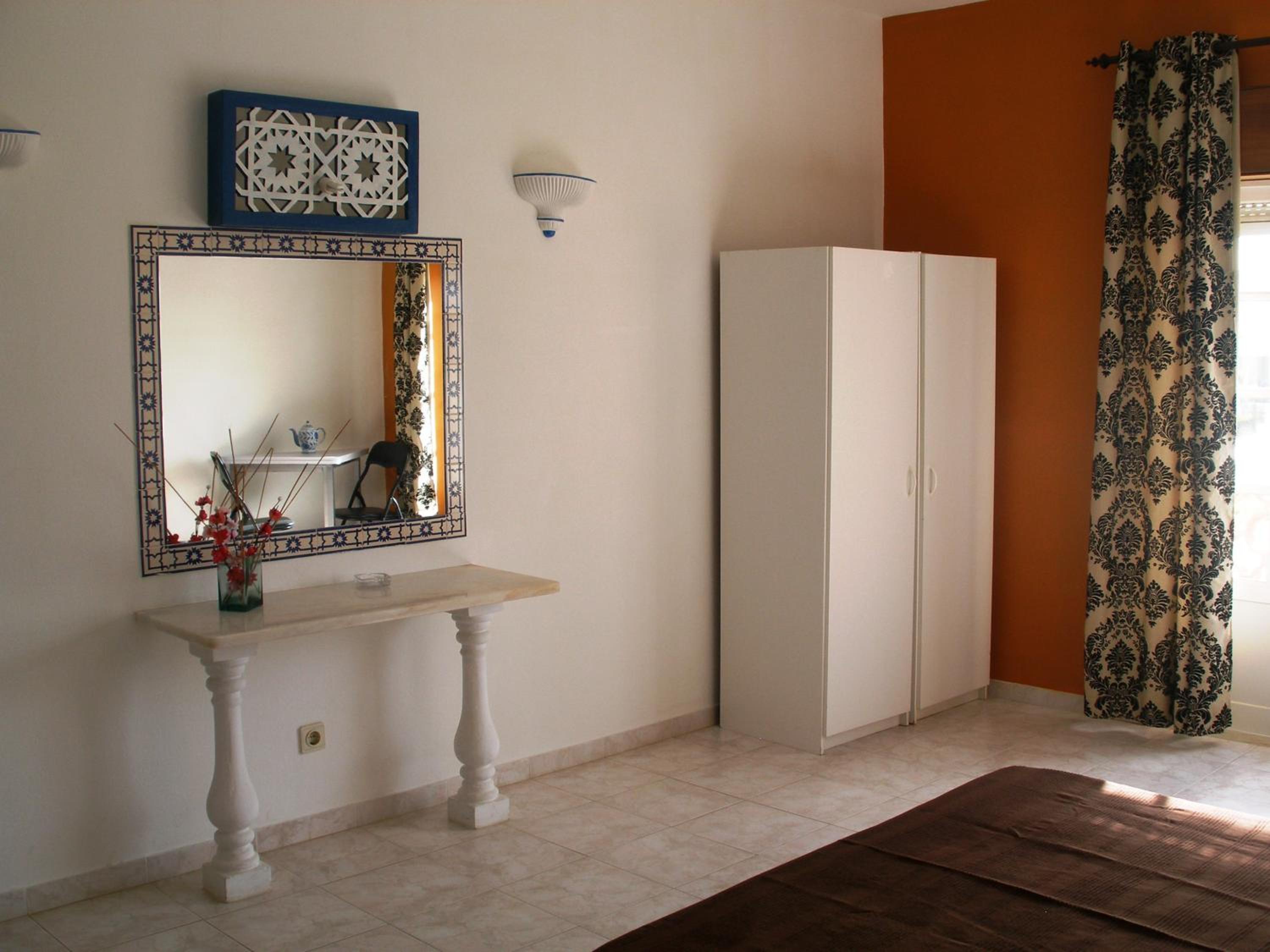 Studio (2 Adults) - Photo 11