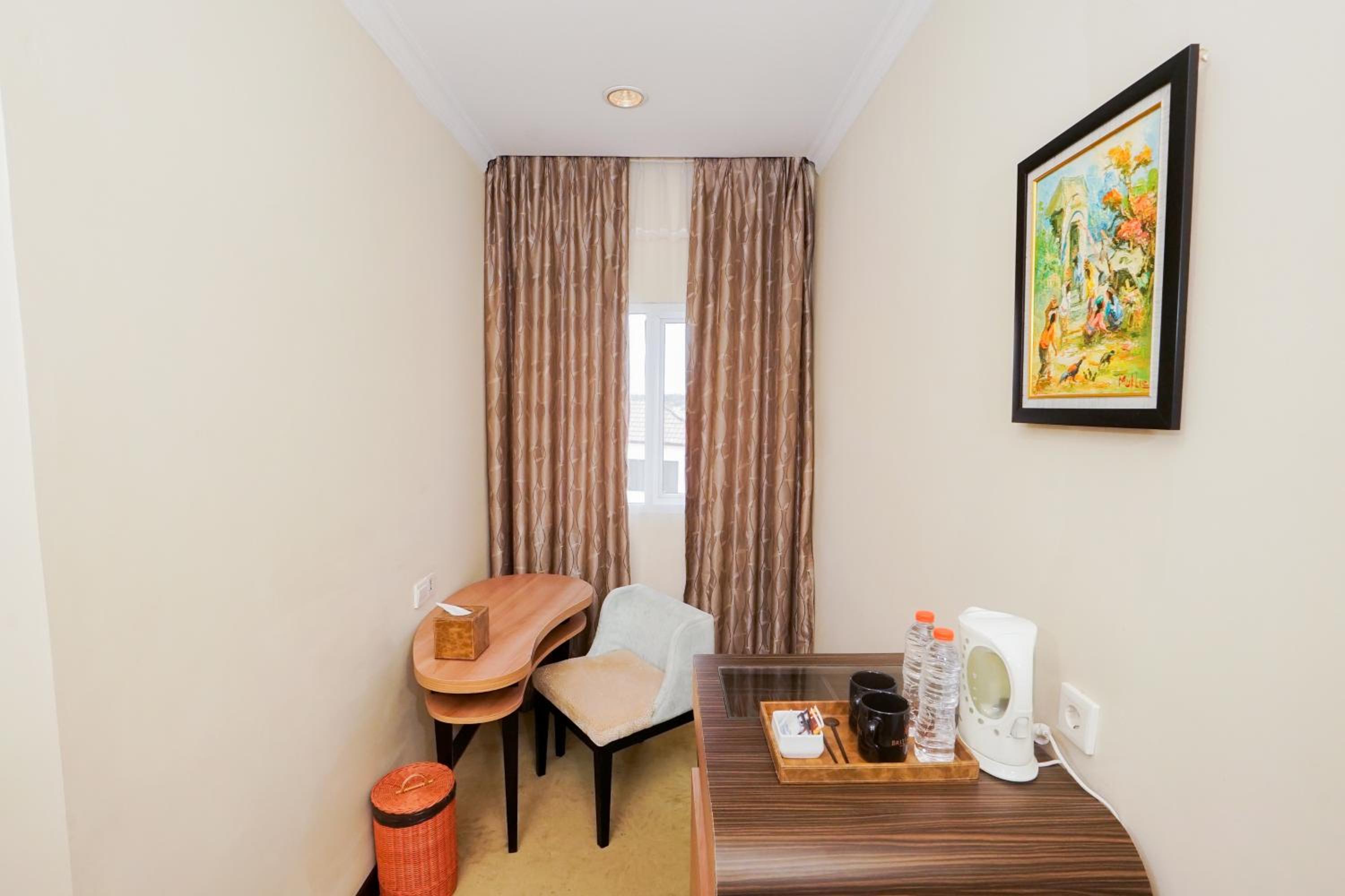 Executive Suite - Photo 5
