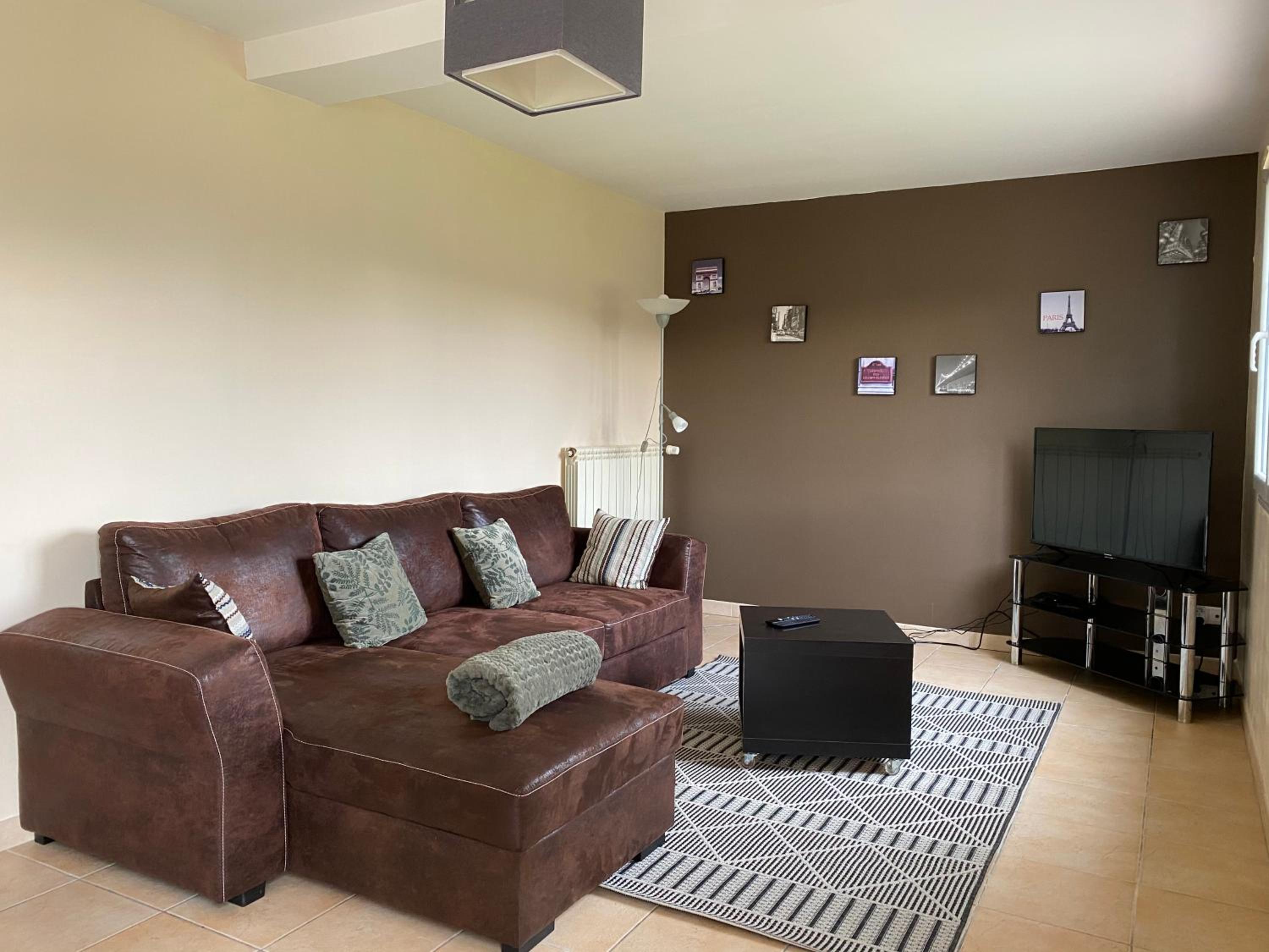 Two-Bedroom Apartment - Photo 3