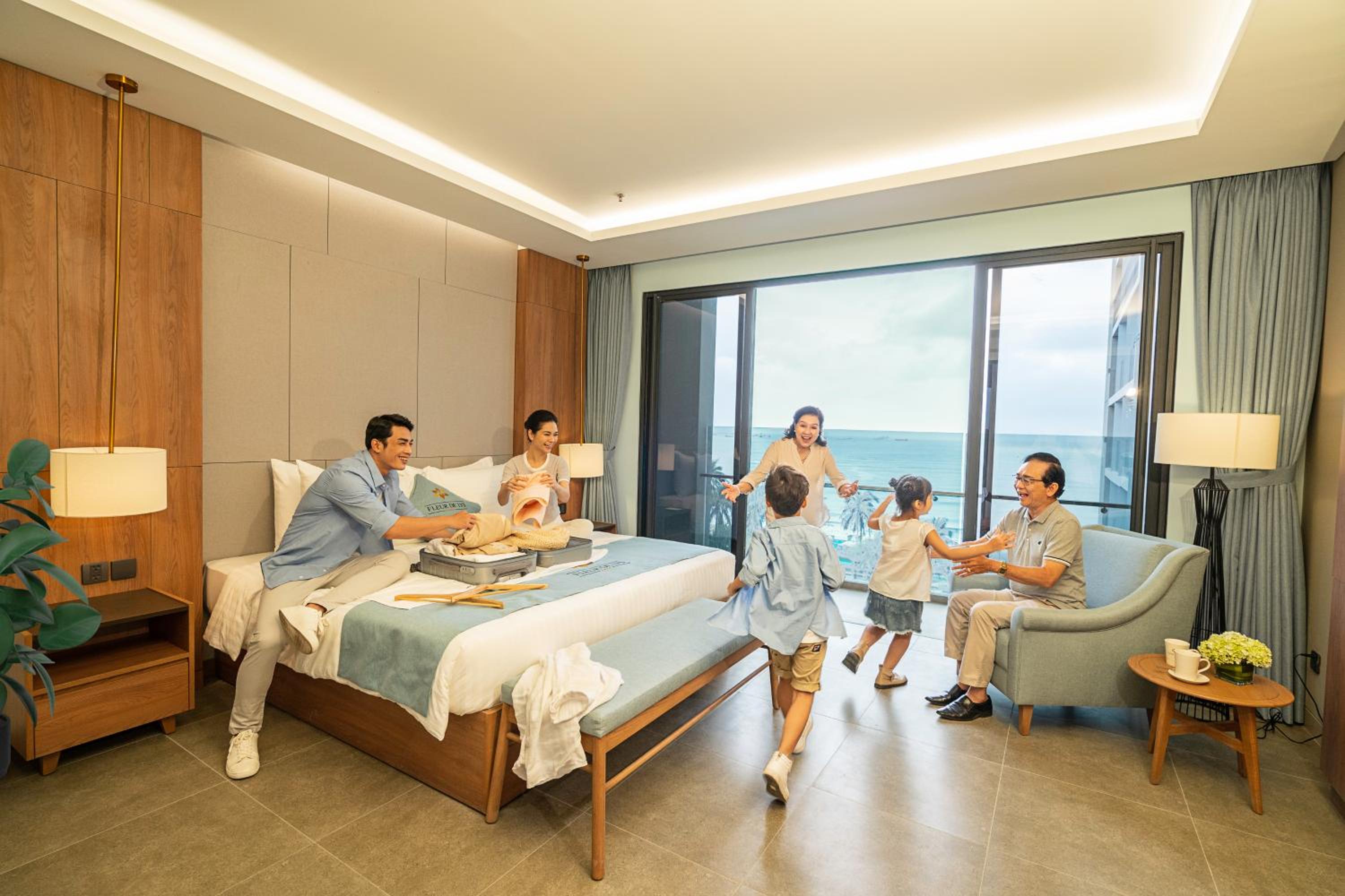 Executive Queen Room Ocean View with Balcony - Photo 8