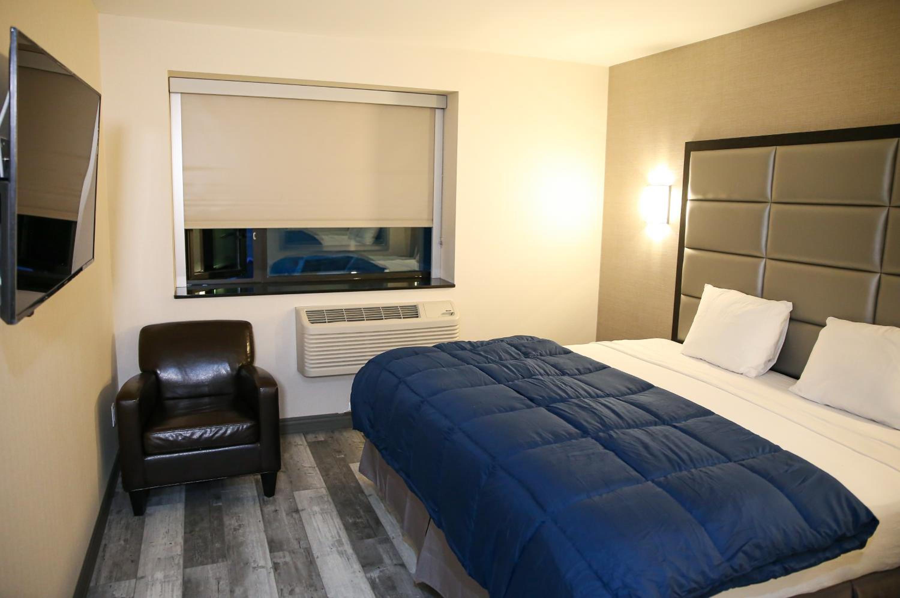 Deluxe Queen Room - Photo 1