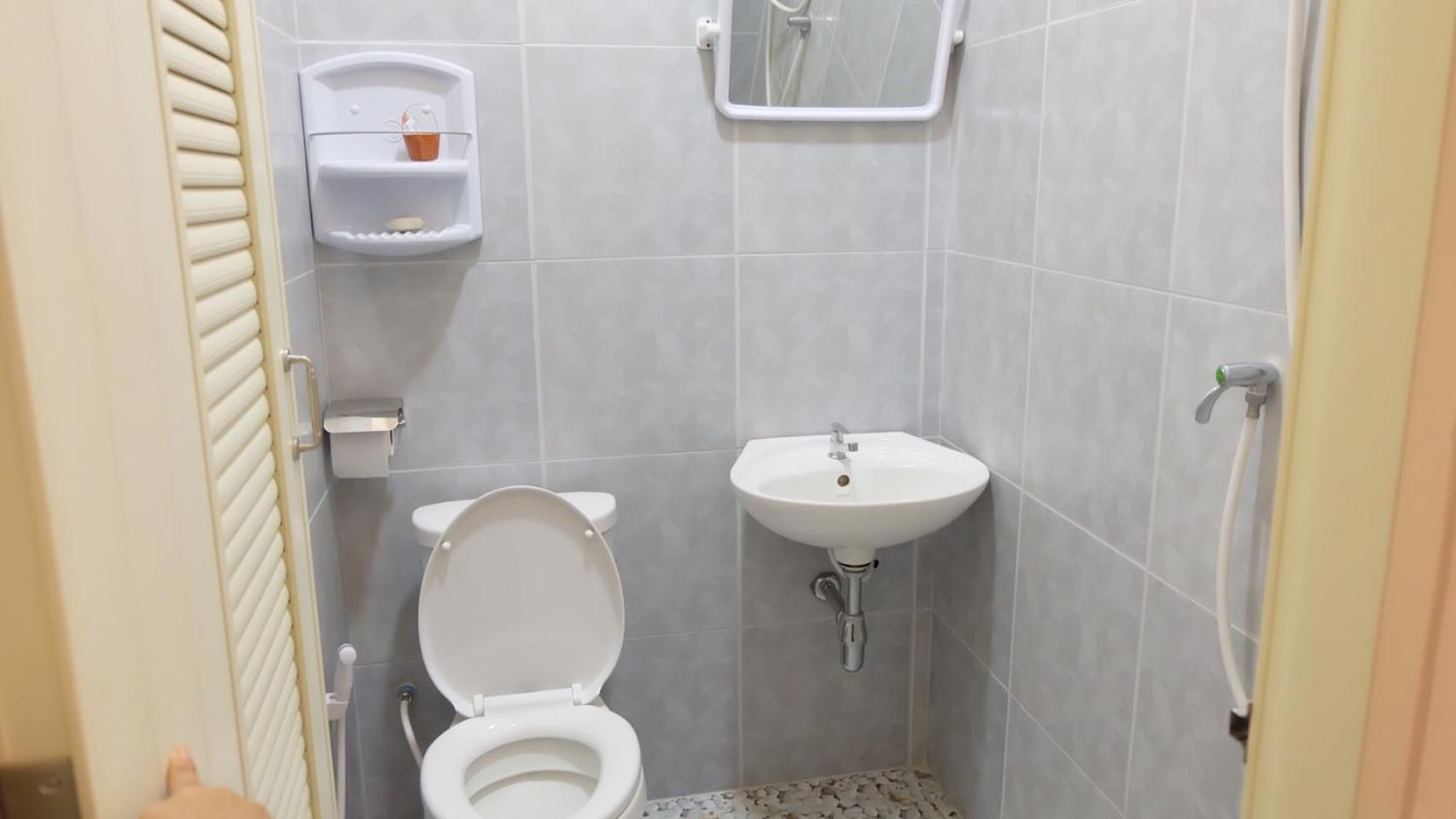 Budget Double Room - Photo 13