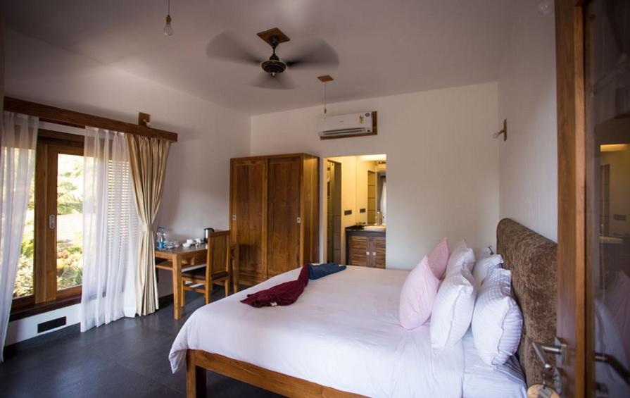 Luxury Courtyard Room