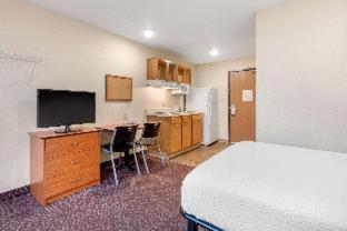 Deluxe Queen Room - Non Smoking  photo 3