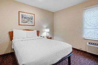 Deluxe Queen Room - Non Smoking  photo 2