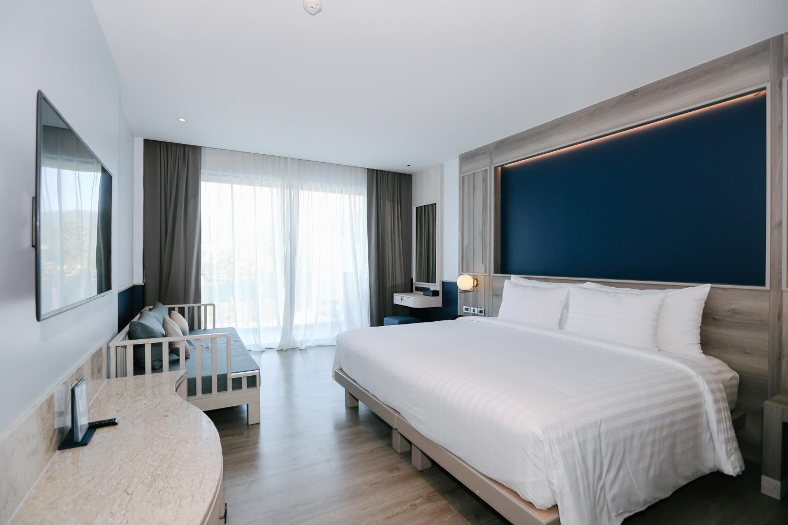 Deluxe Double or Twin Room with Pool View - Photo 21