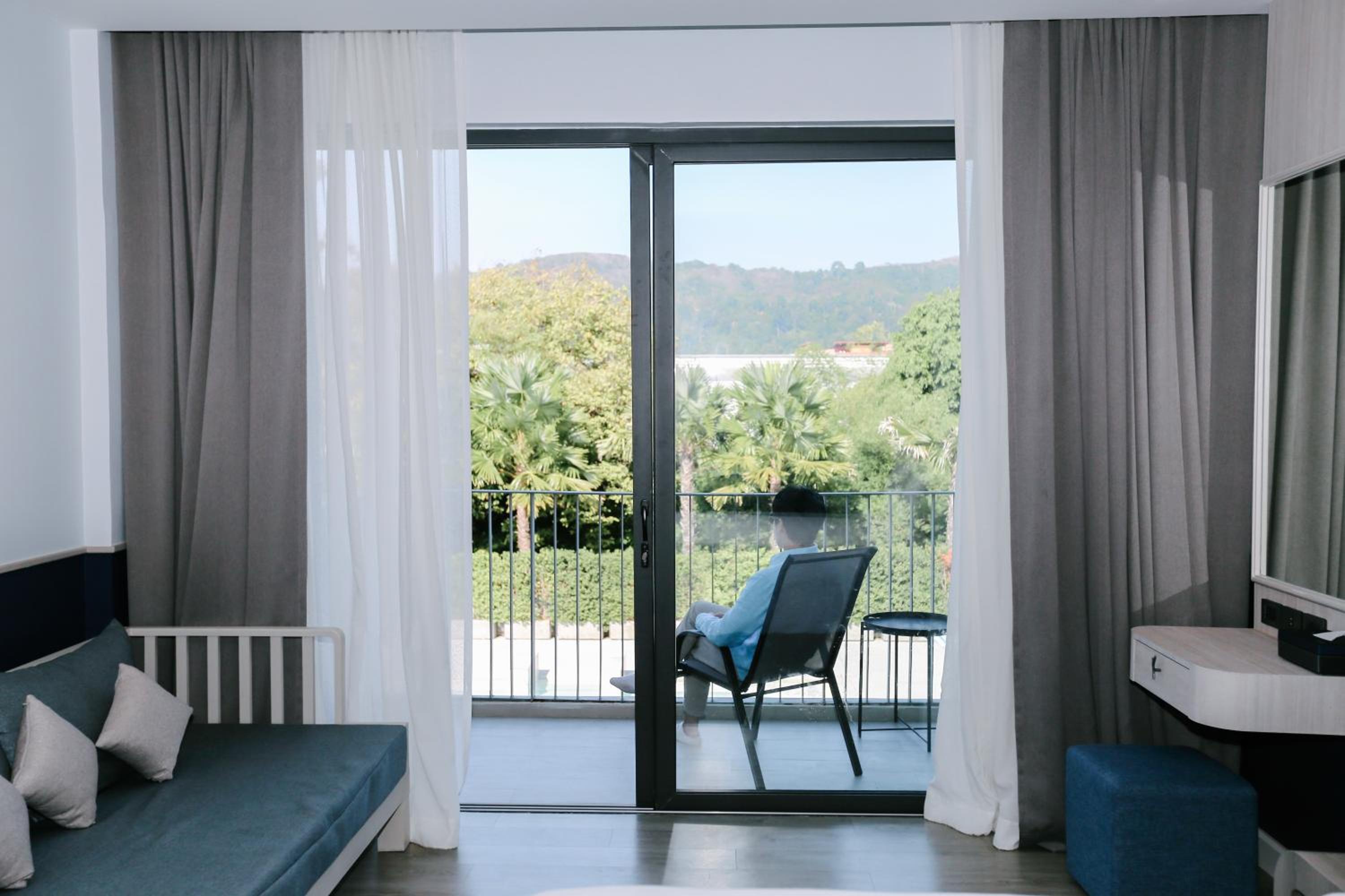 Deluxe Double or Twin Room with Pool View - Photo 24
