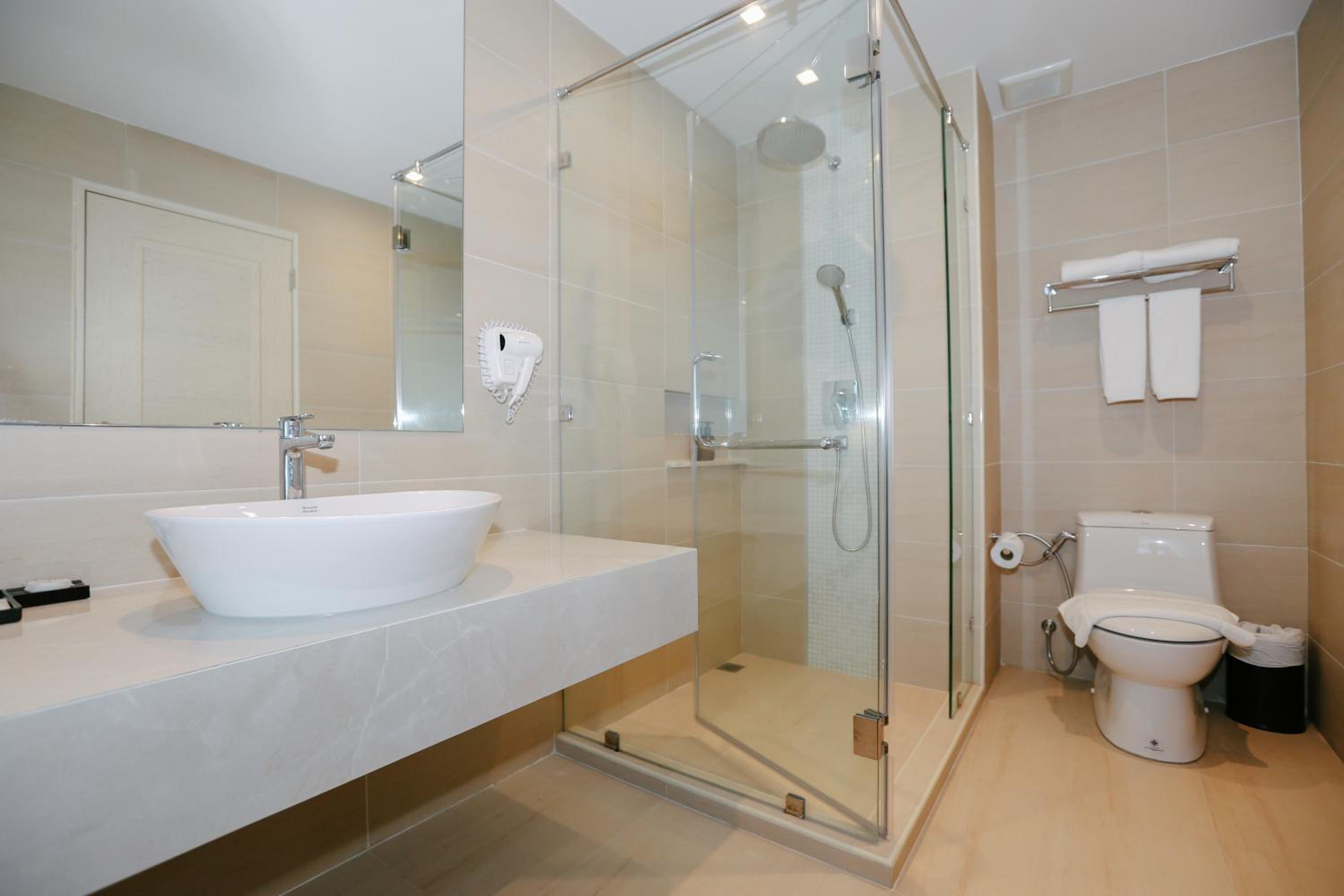 Deluxe Double or Twin Room with Pool View - Photo 20