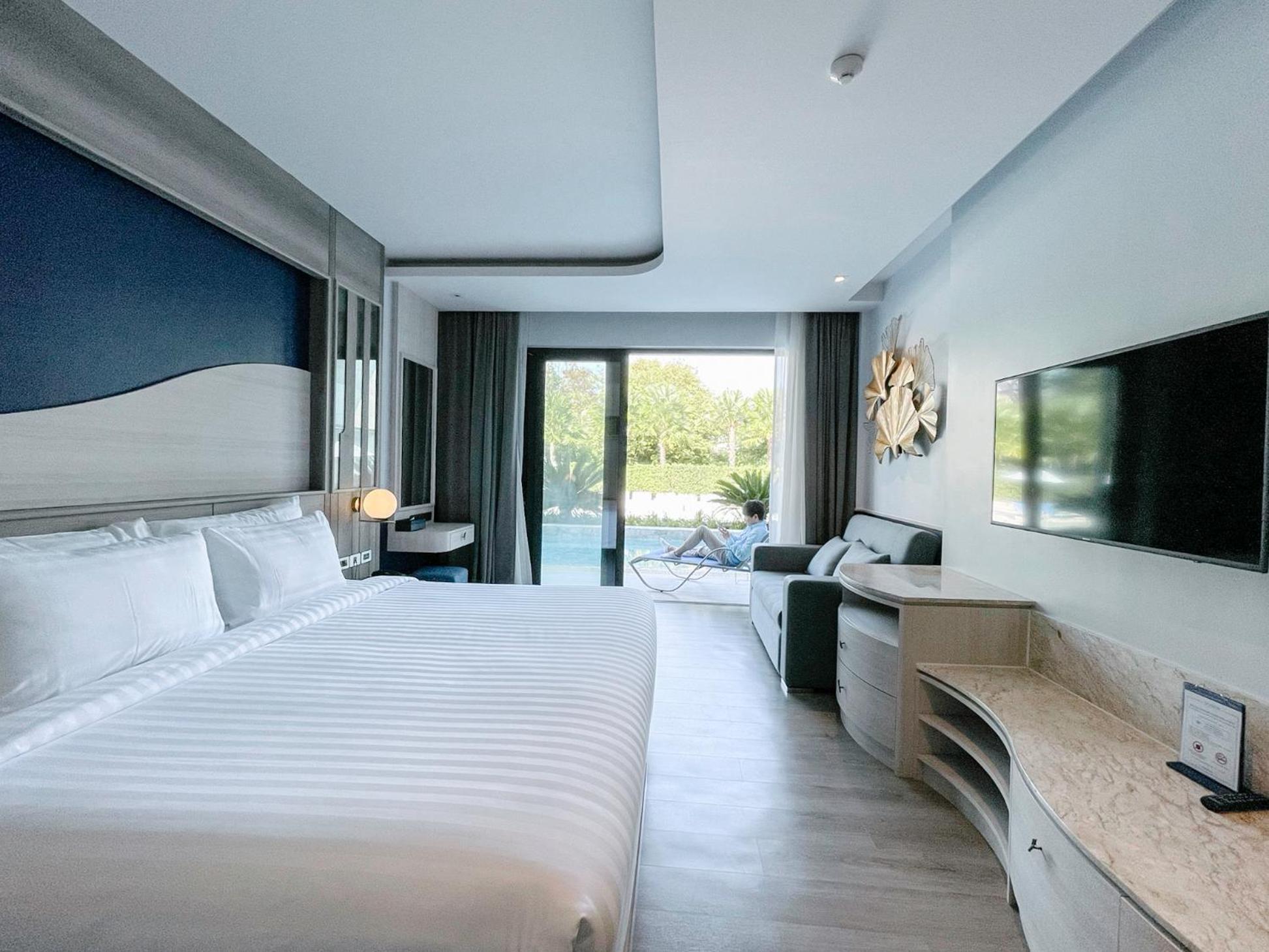 Deluxe Double or Twin Room with Pool Access - Photo 24