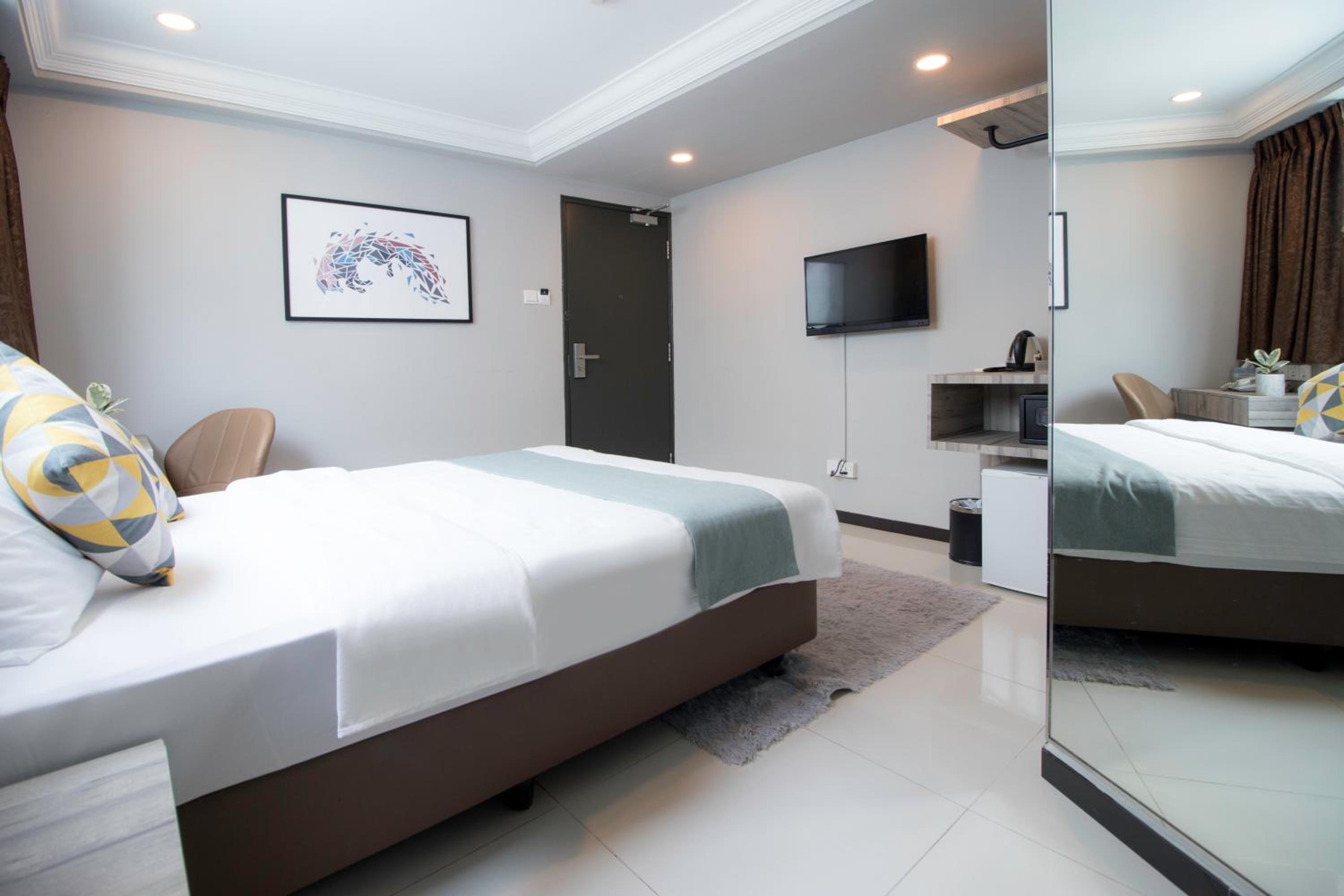 Superior Queen Room (Newly Renovated) photo 2