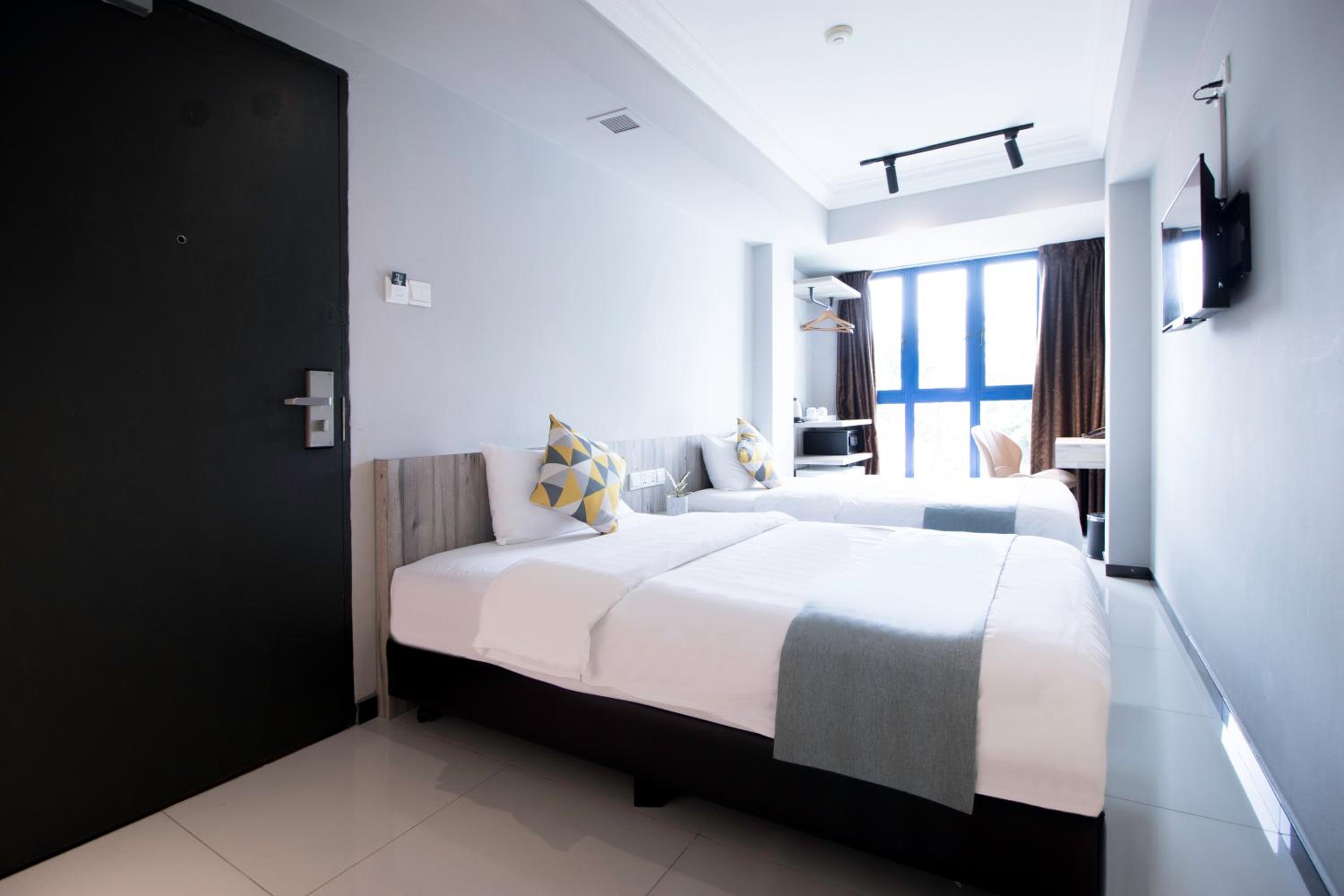 Superior Twin Room (Newly Renovated) photo 1